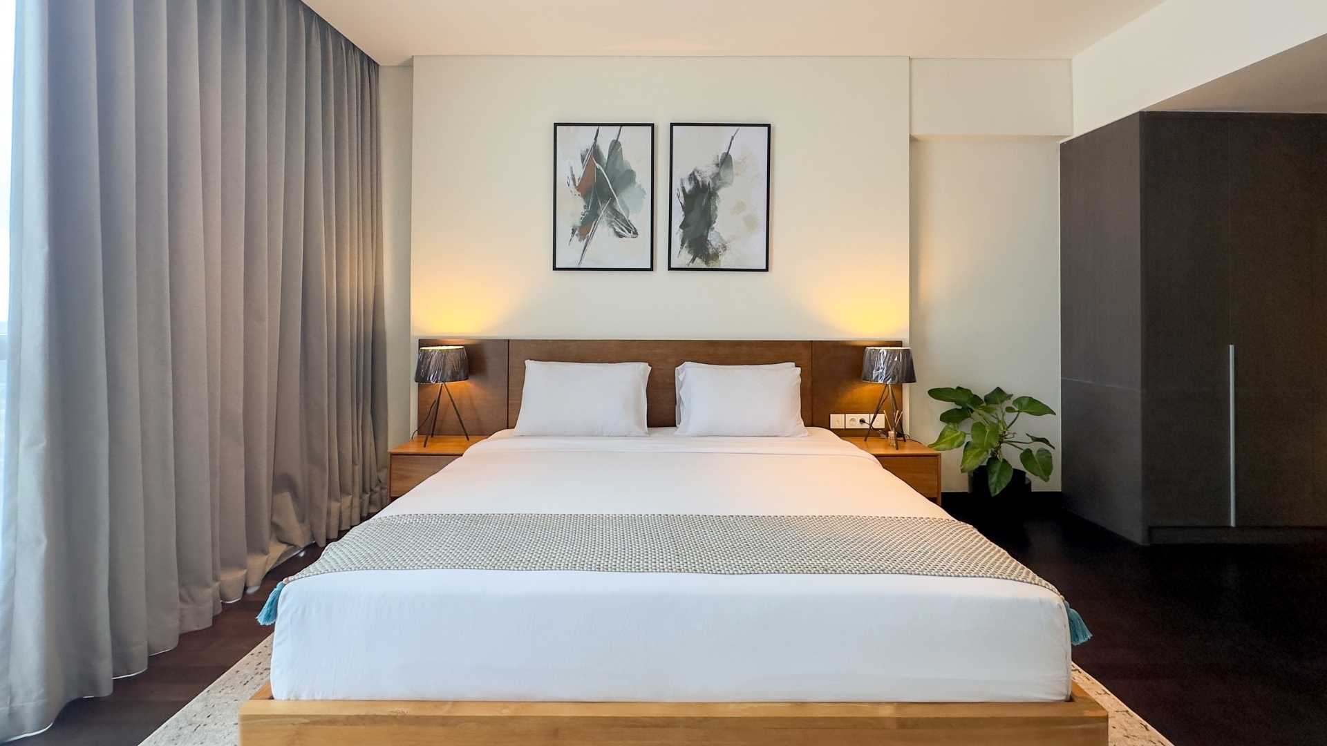 Casa Domaine-2BR-Master Bedroom