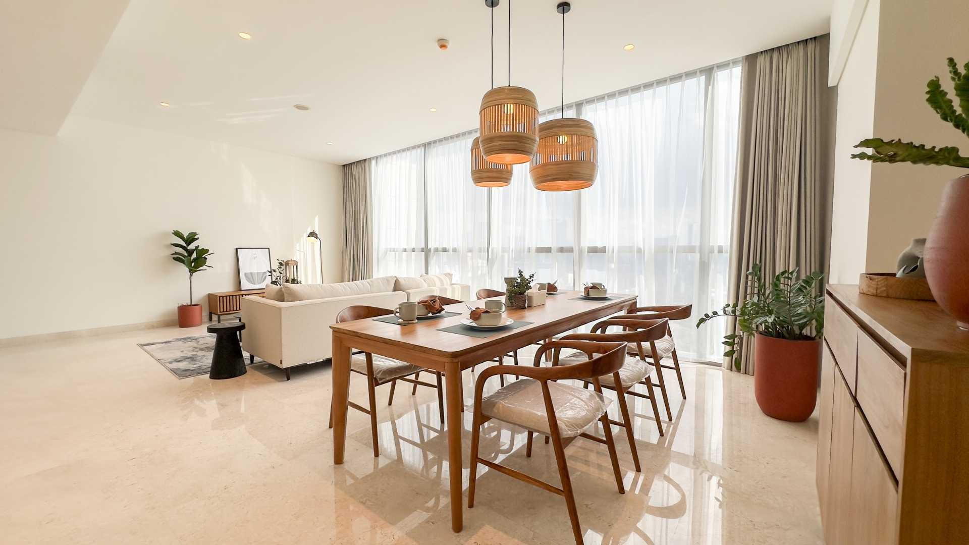 Casa Domaine-2BR-Spacious Living Room and Dining Room