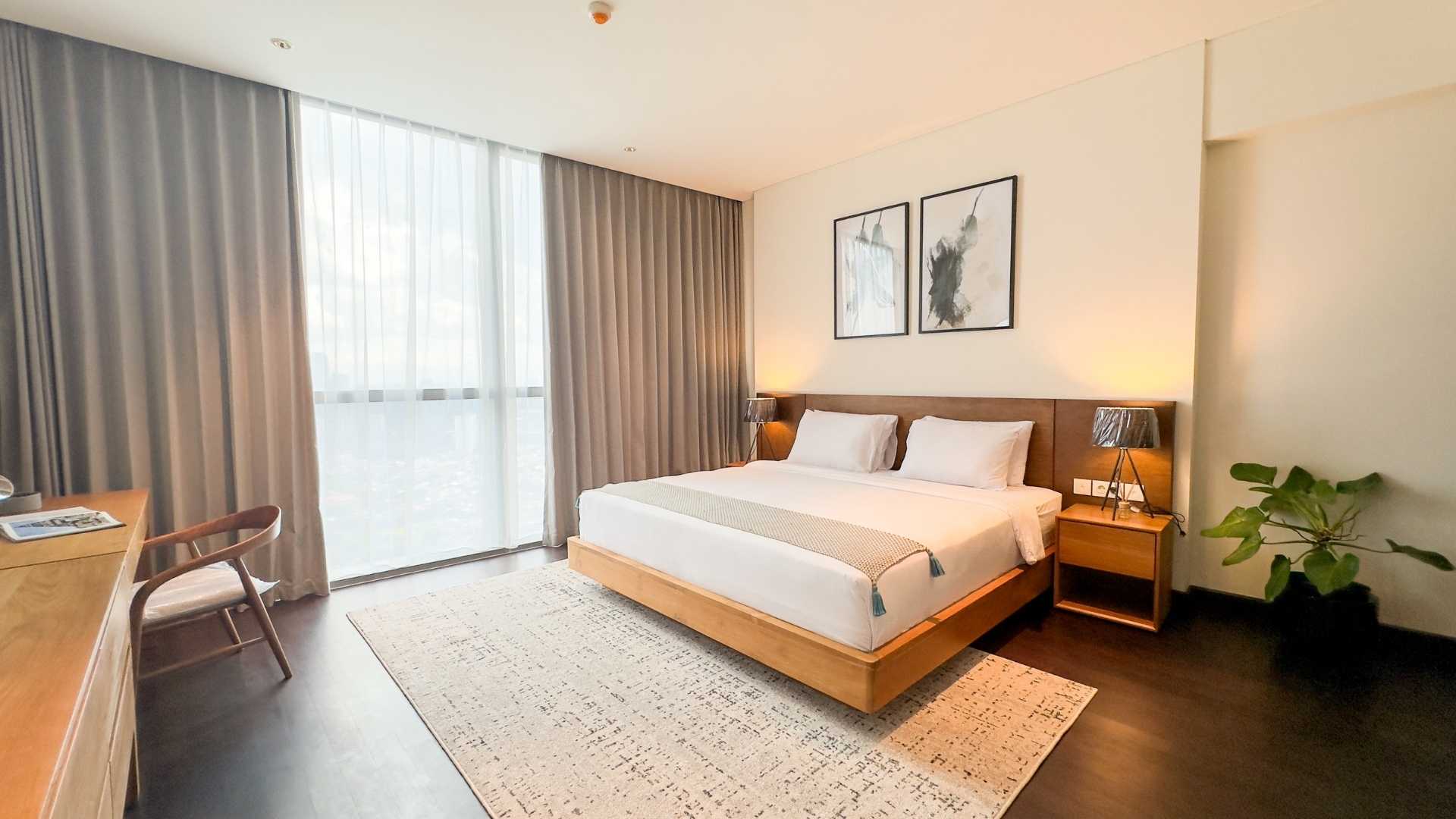 Casa Domaine-2BR-Spacious Master Bedroom