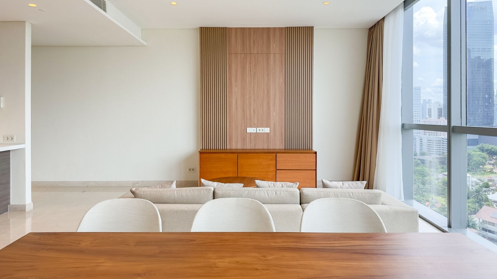 Casa Domaine-3BR-Fully Furnished Living Room and Dining Room