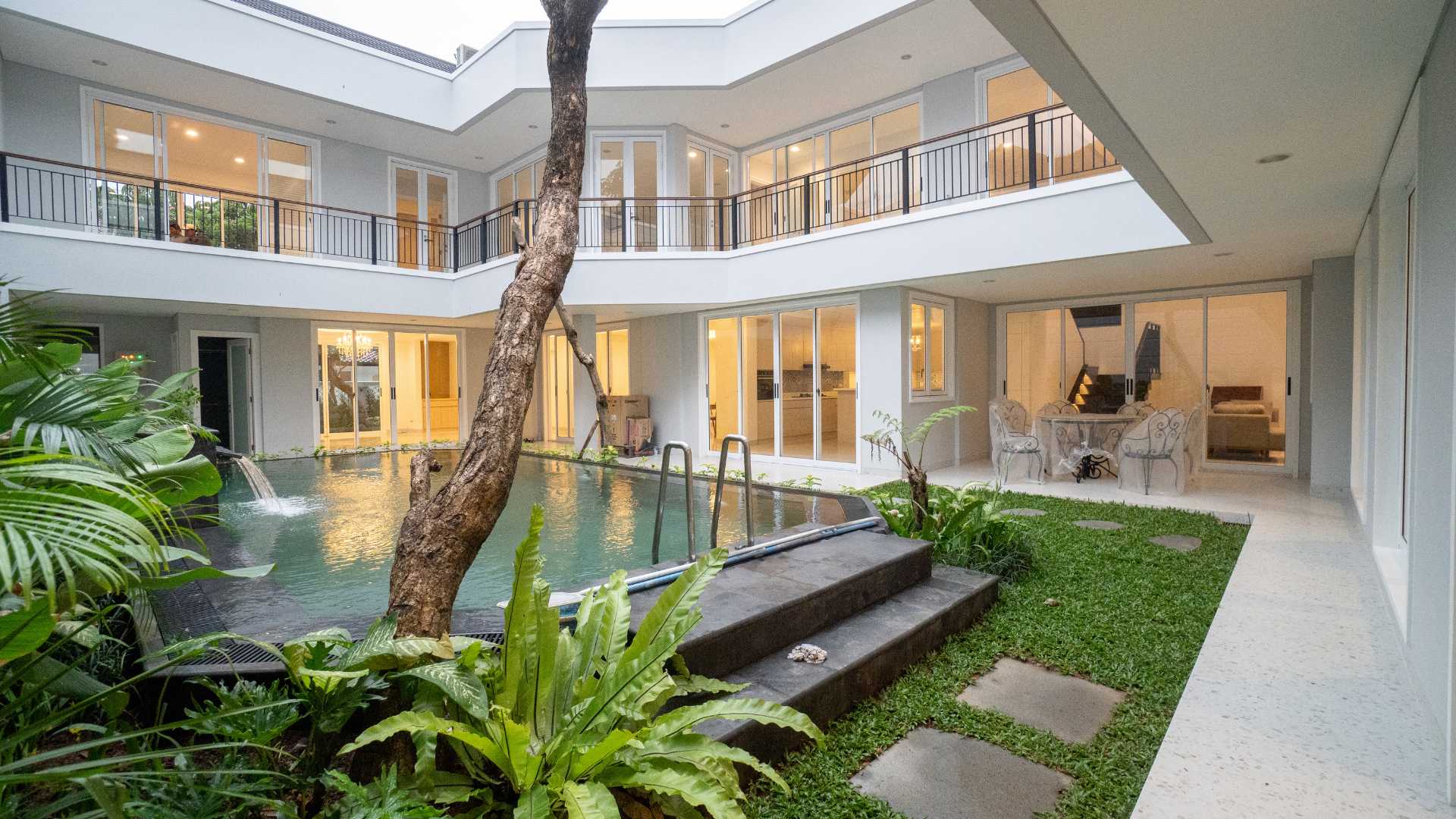 Modern Residence photo 3