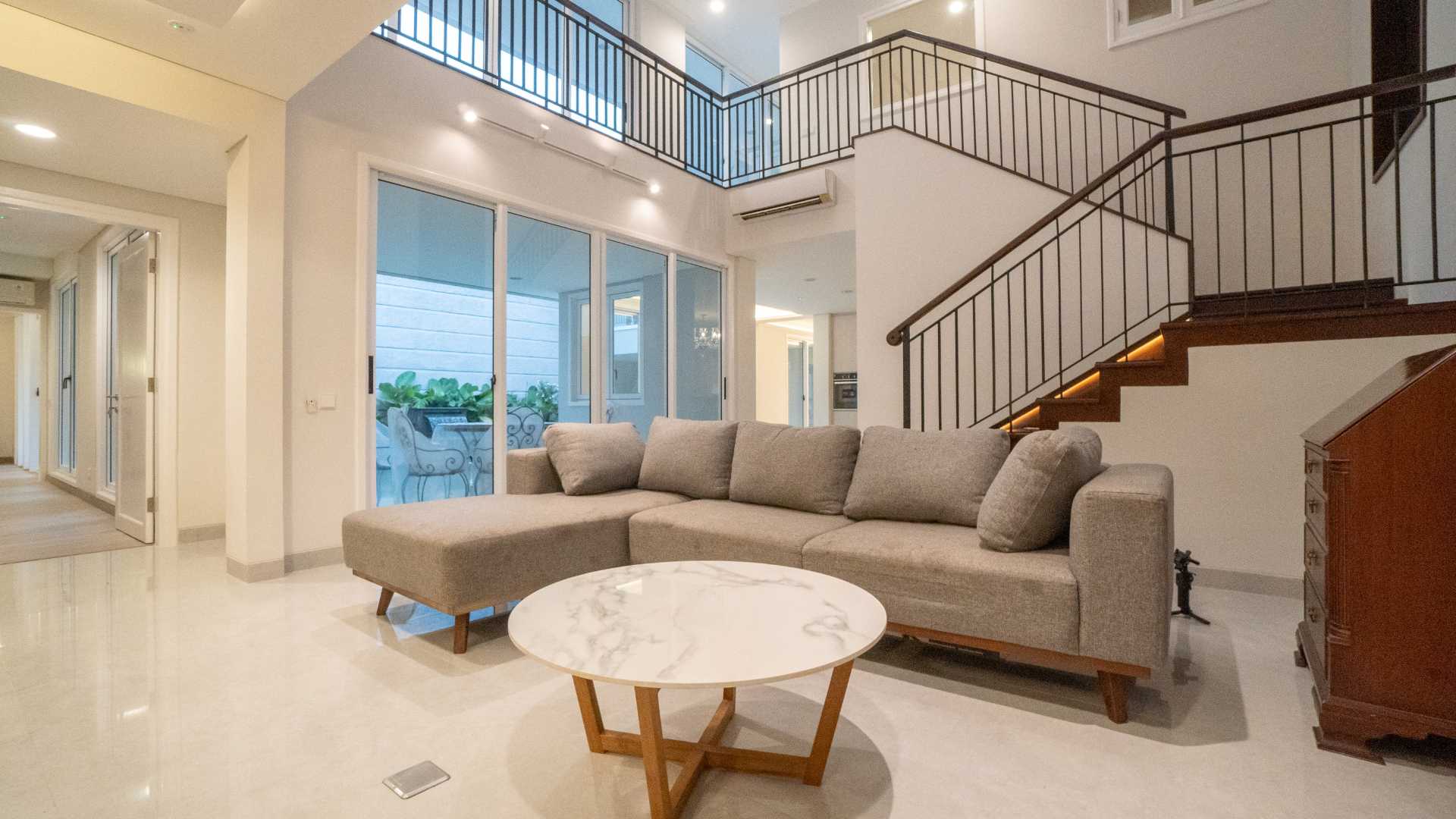 Modern Residence photo 4