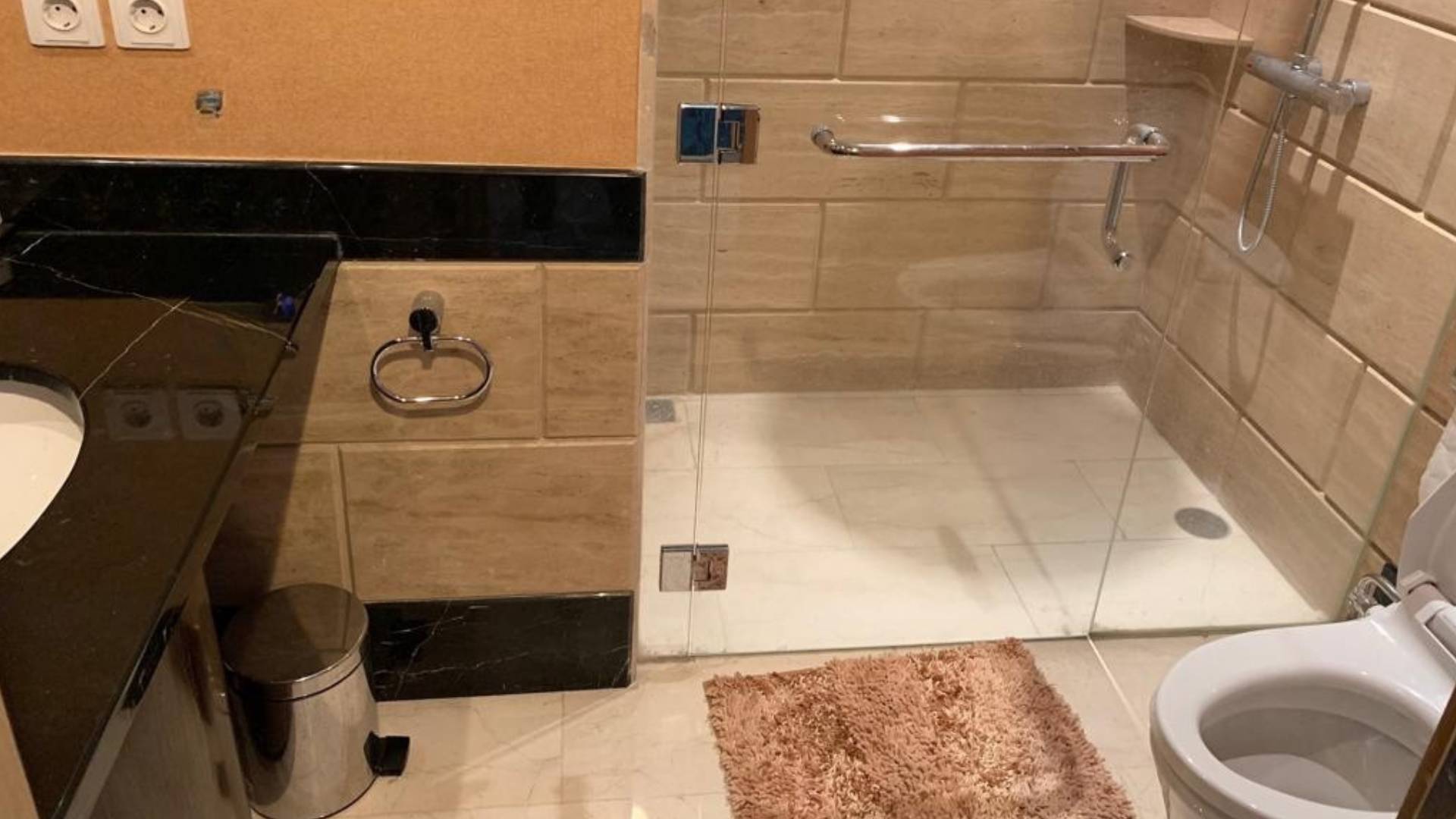 KEMPINSKI PRIVATE RESIDENCE-2BR-BATHROOM