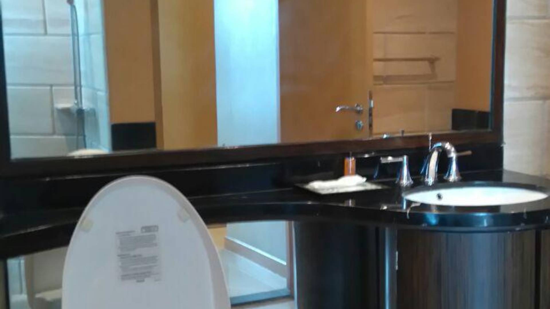 KEMPINSKI PRIVATE RESIDENCE-2BR-BATHROOM