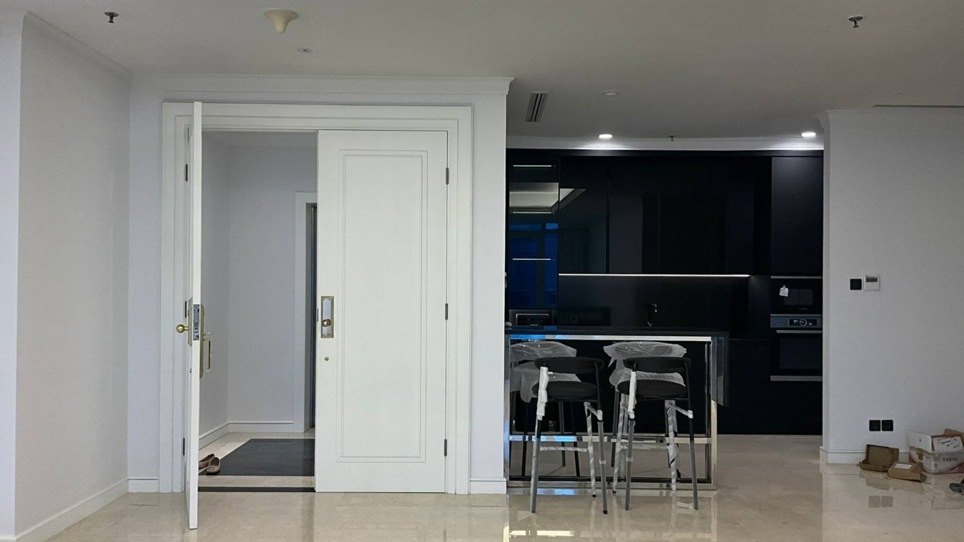 KEMPINSKI PRIVATE RESIDENCE-2BR-KITCHEN & ENTRANCE AREA