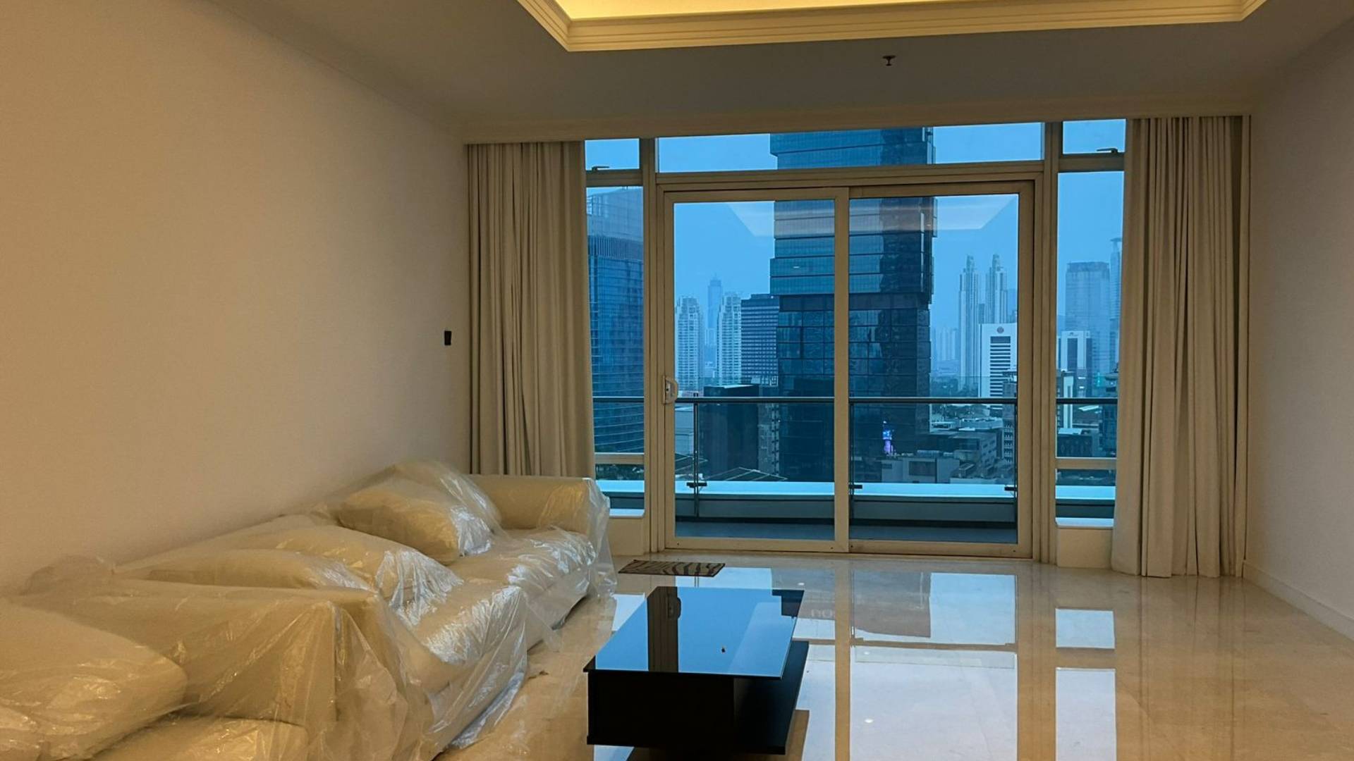 KEMPINSKI PRIVATE RESIDENCE-2BR-LIVING ROOM