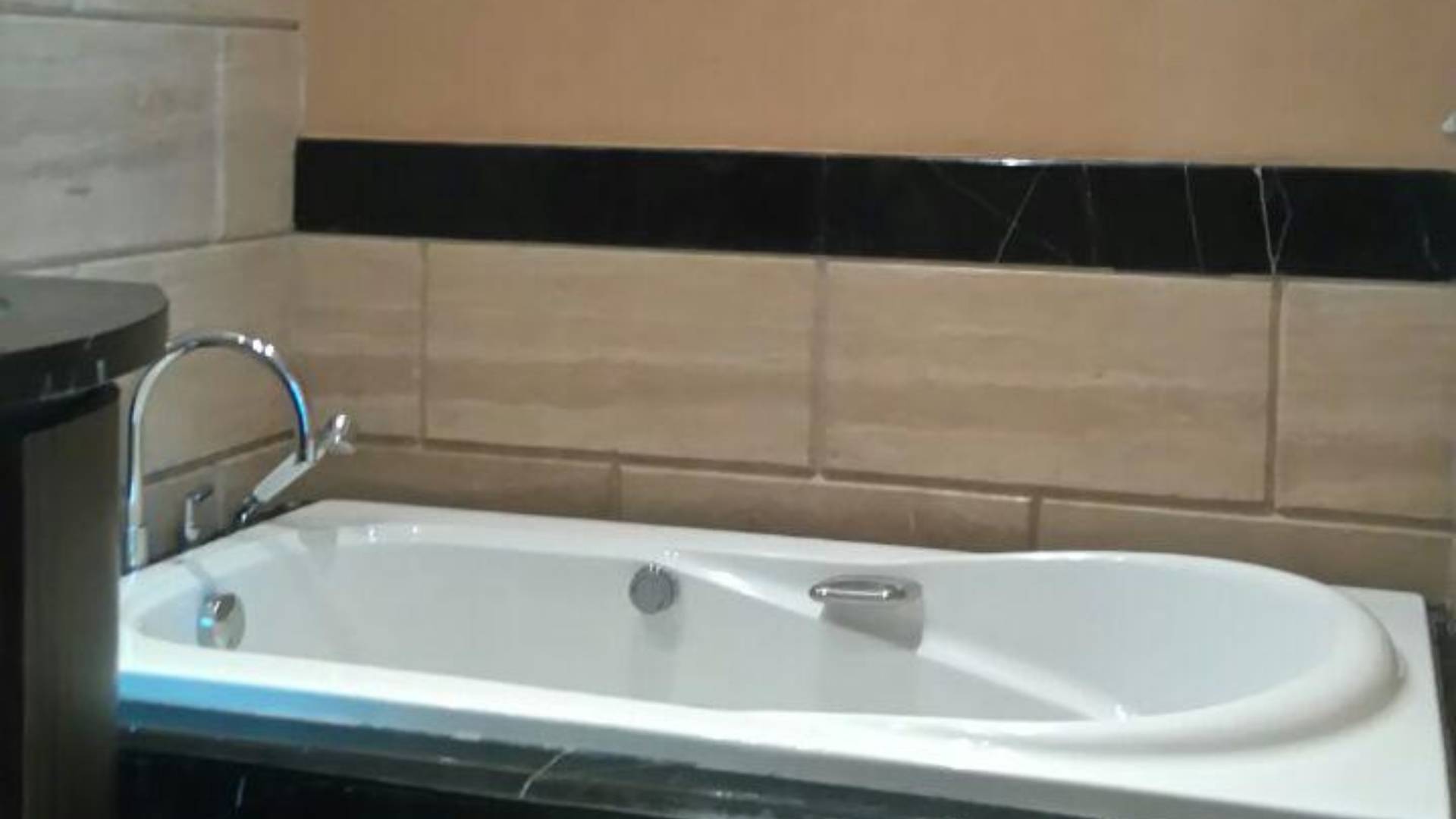 KEMPINSKI PRIVATE RESIDENCE-2BR-MASTER BATHROOM