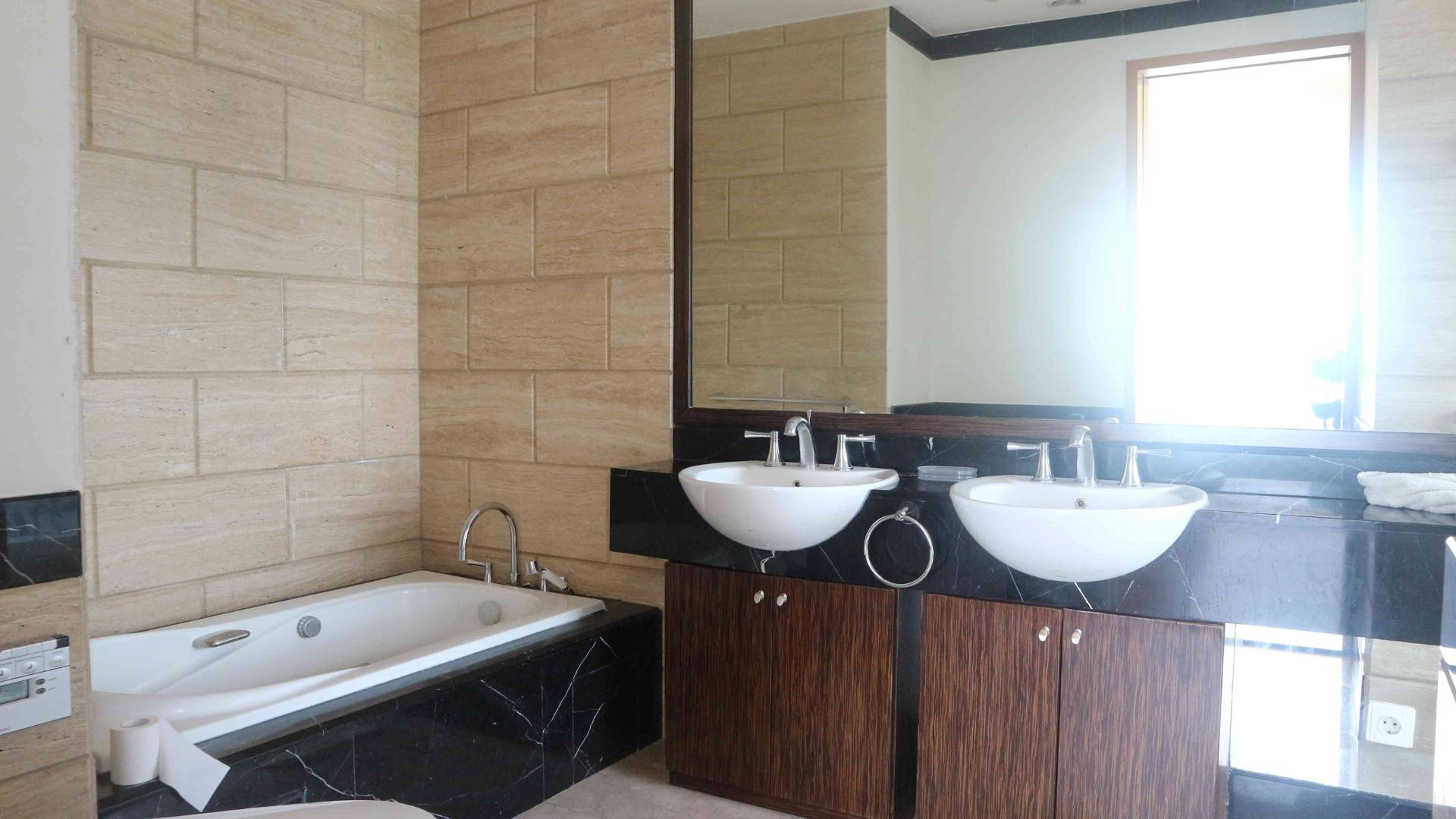 KEMPINSKI PRIVATE RESIDENCE-2BR-MASTER BATHROOM