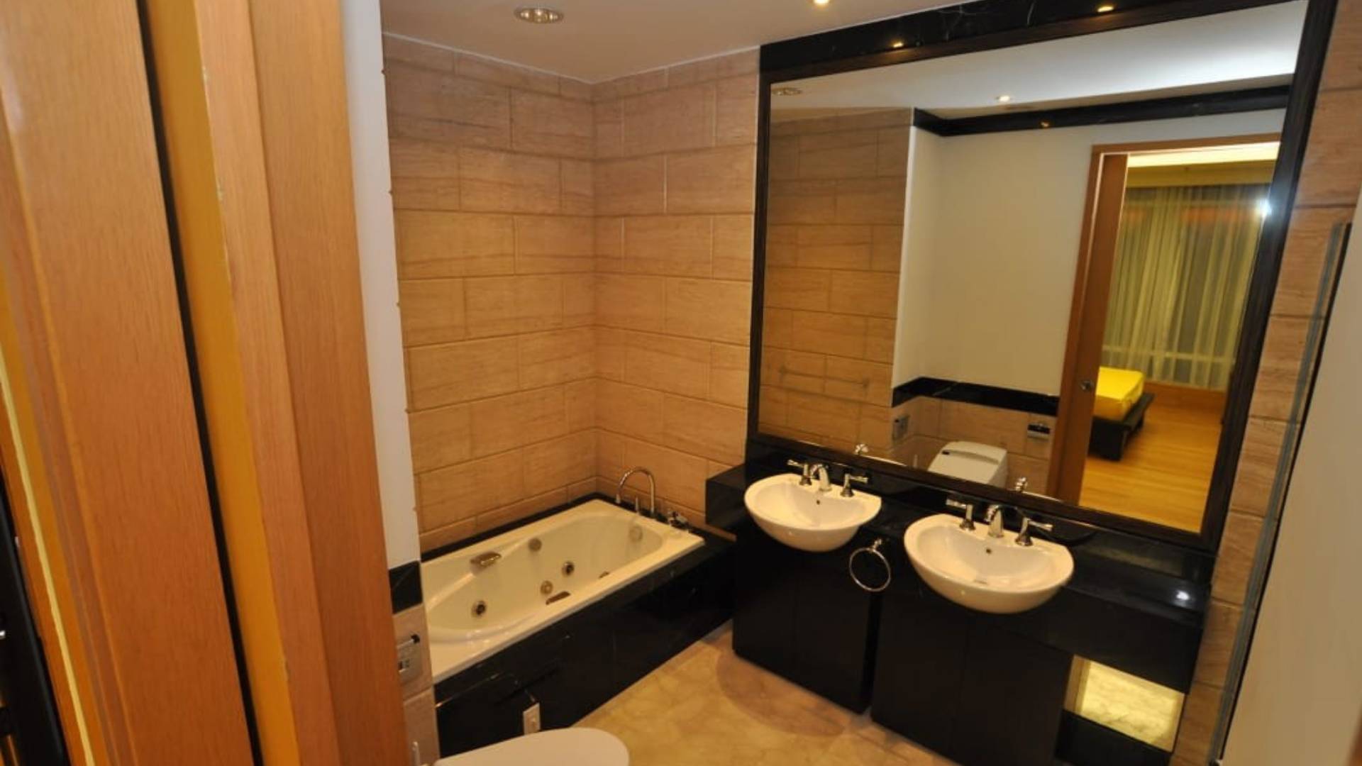 KEMPINSKI PRIVATE RESIDENCE-2BR-MASTER BATHROOM