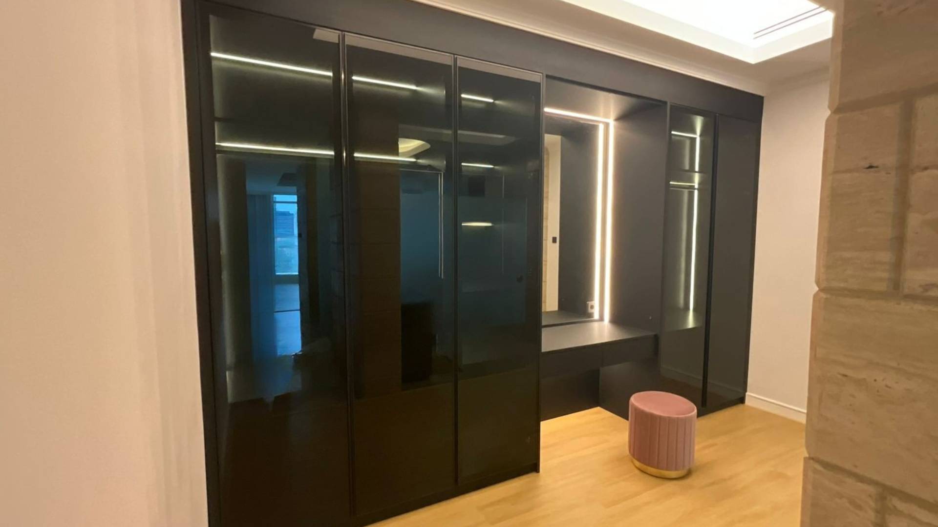 KEMPINSKI PRIVATE RESIDENCE-WARDROBE AREA (2)