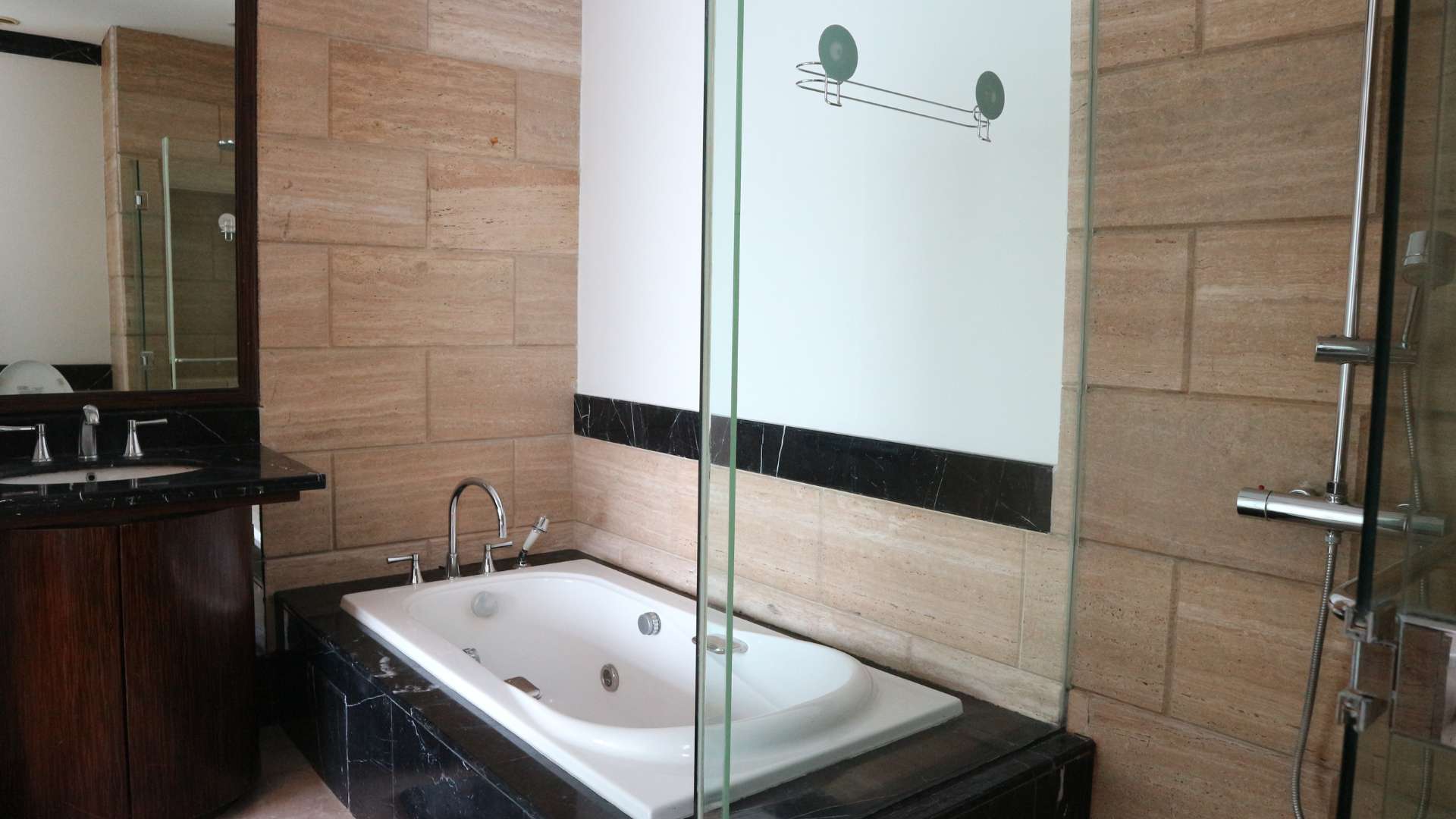 Kempinski Private Residence-2BR-Bathroom