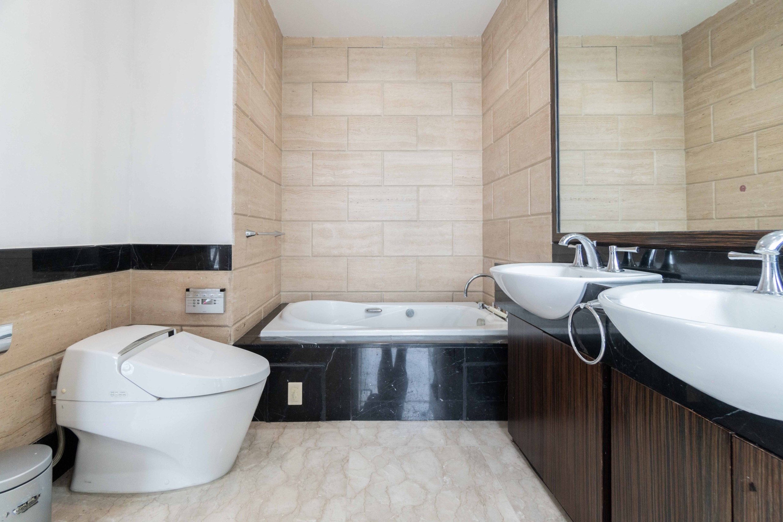 Kempinski Private Residence-2BR-Bathroom