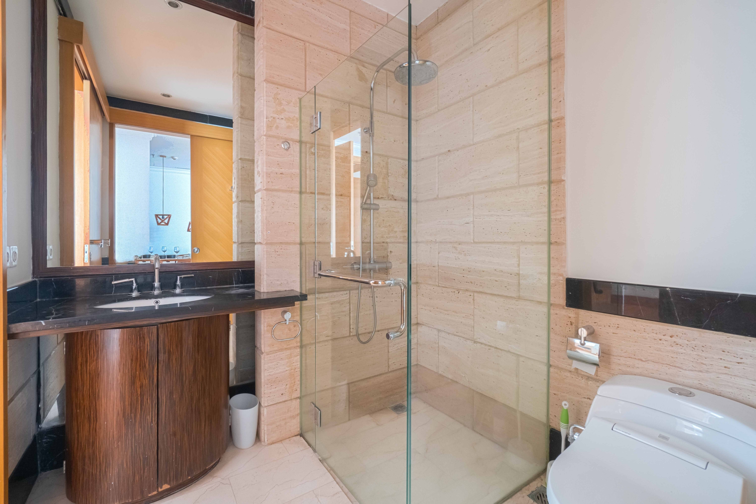 Kempinski Private Residence-2BR-Bathroom Shower (1)