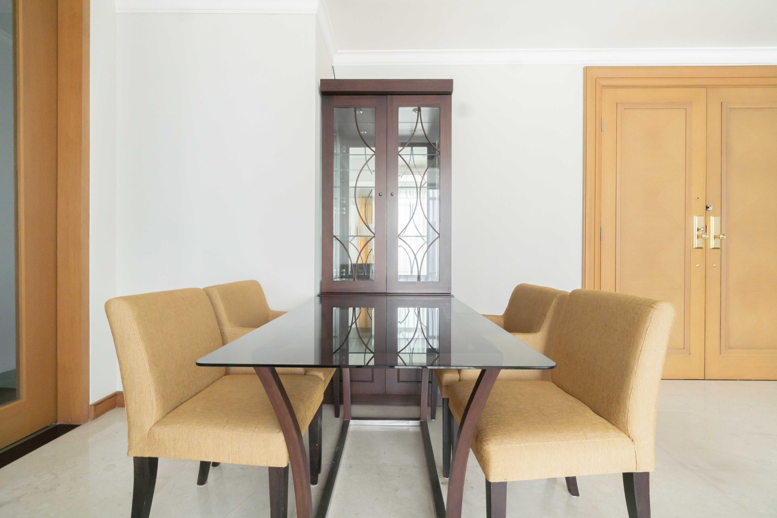 Kempinski Private Residence-2BR-Dining table