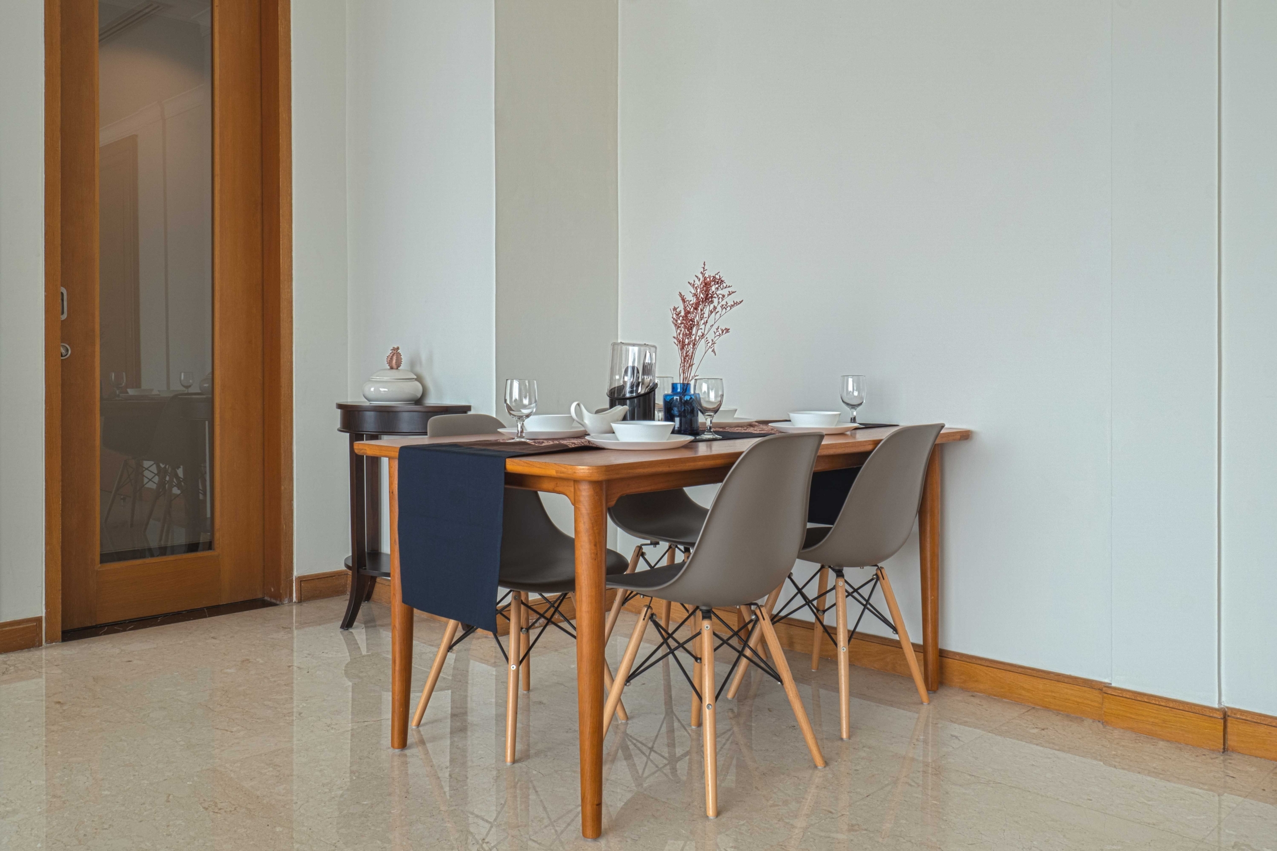 Kempinski Private Residence-2BR-Dining table