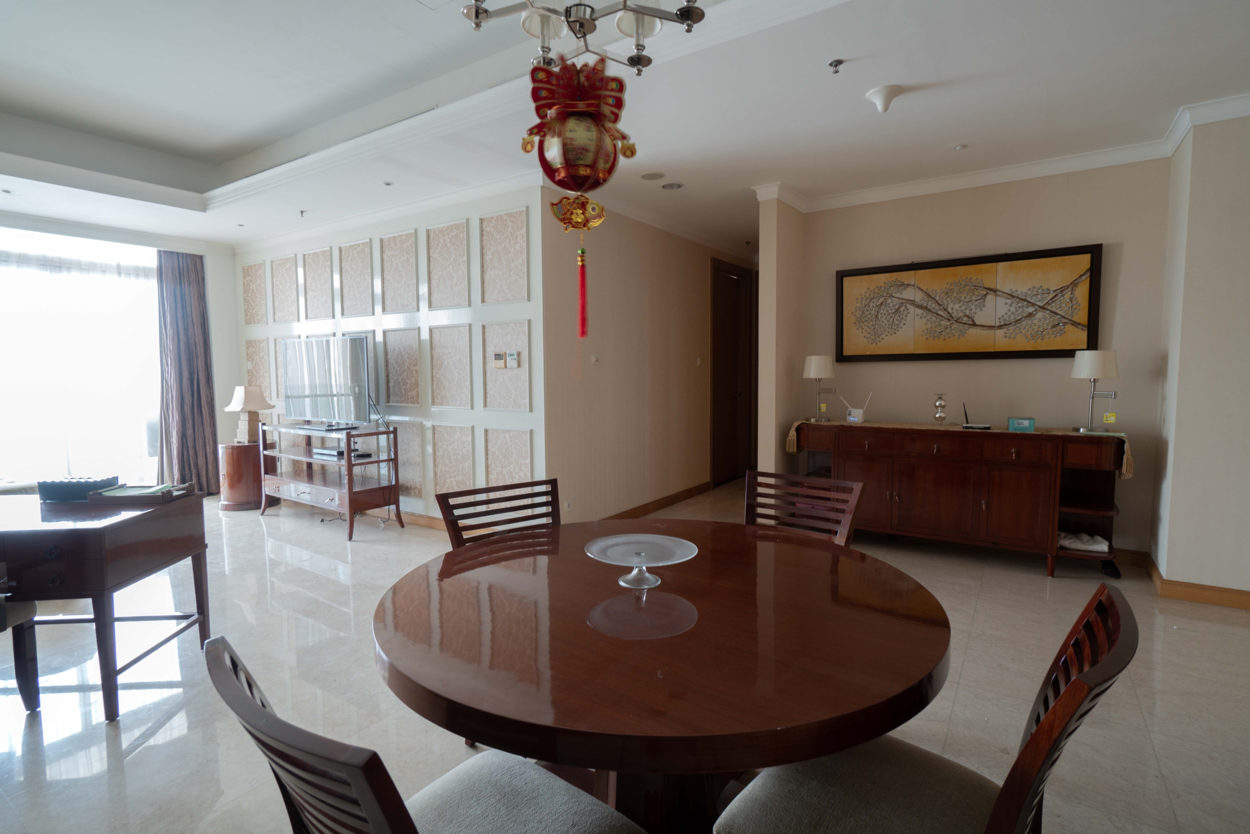 Kempinski Private Residence-2BR-Dining table