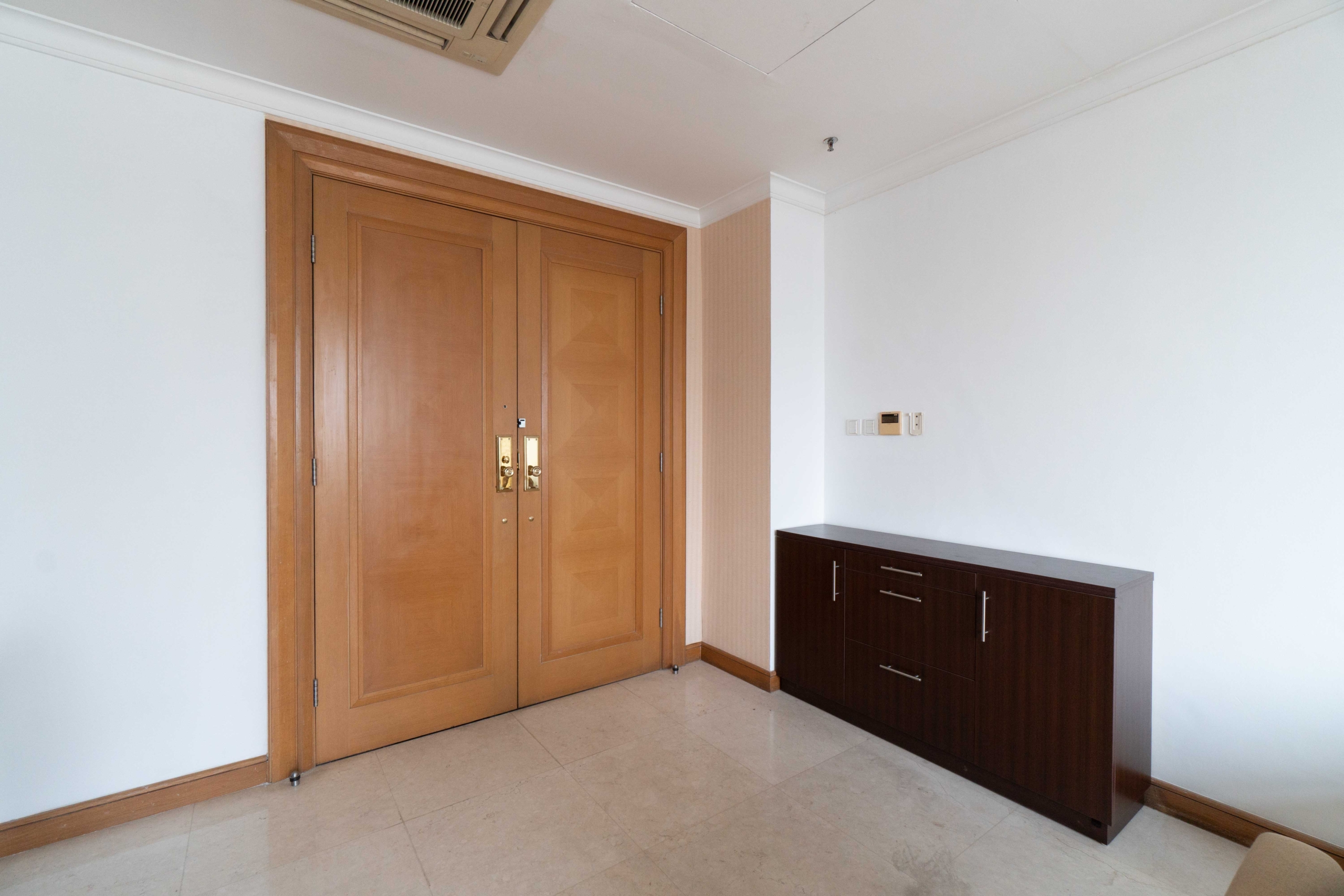 Kempinski Private Residence-2BR-Front door