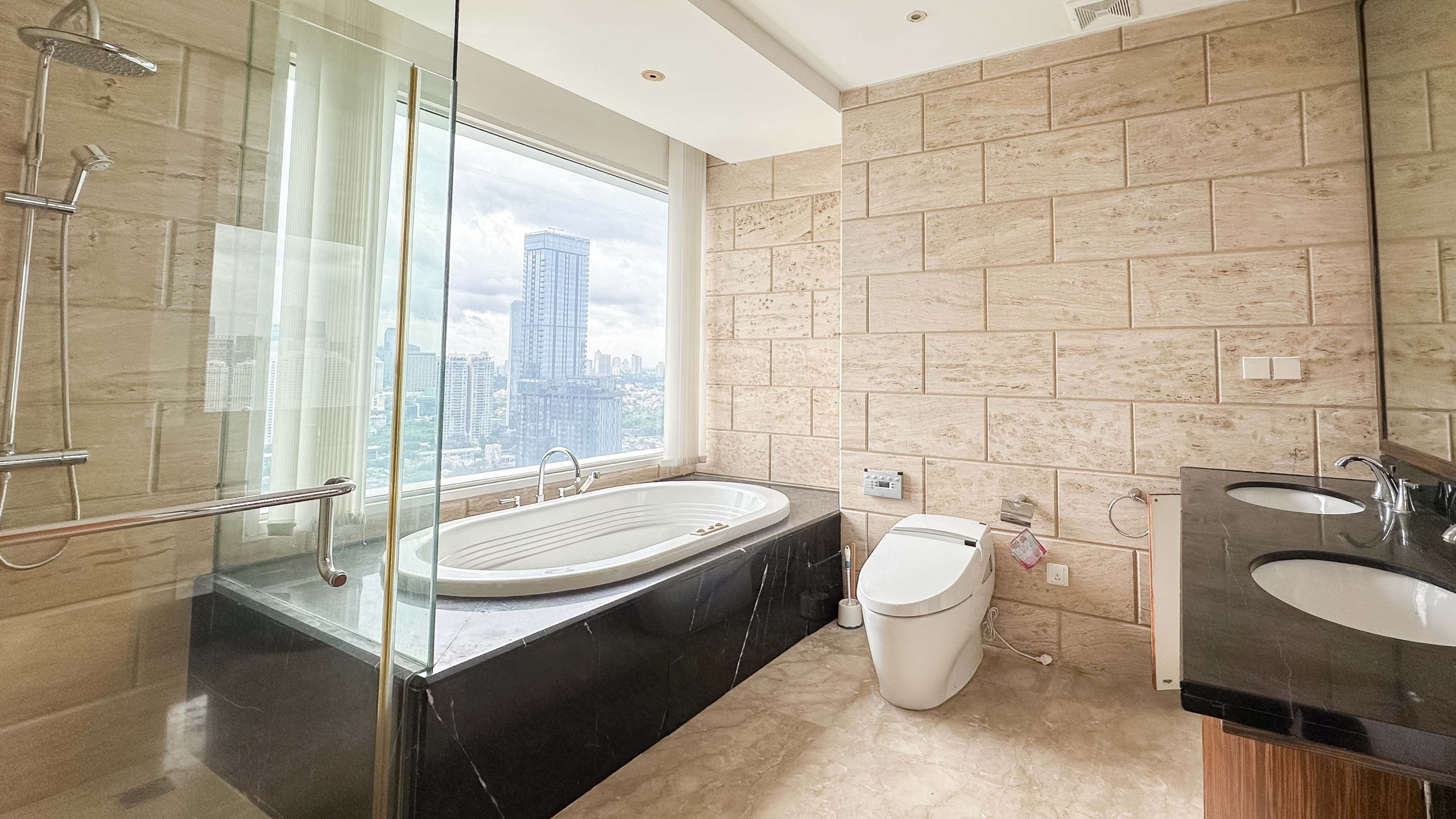 Kempinski Private Residence-3BR-Bathtub