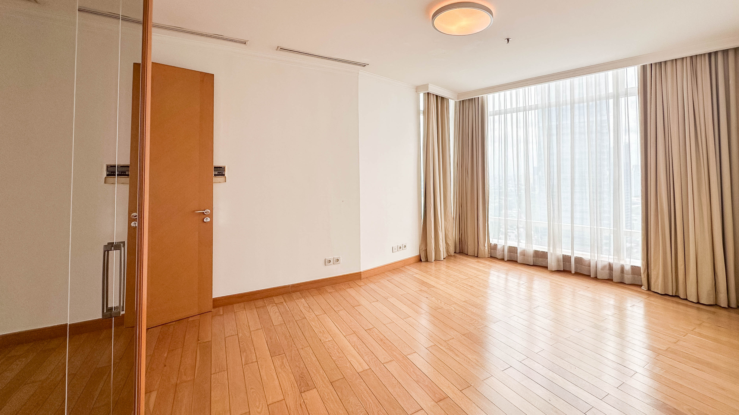 Kempinski Private Residence-3BR-Bedroom window (1)