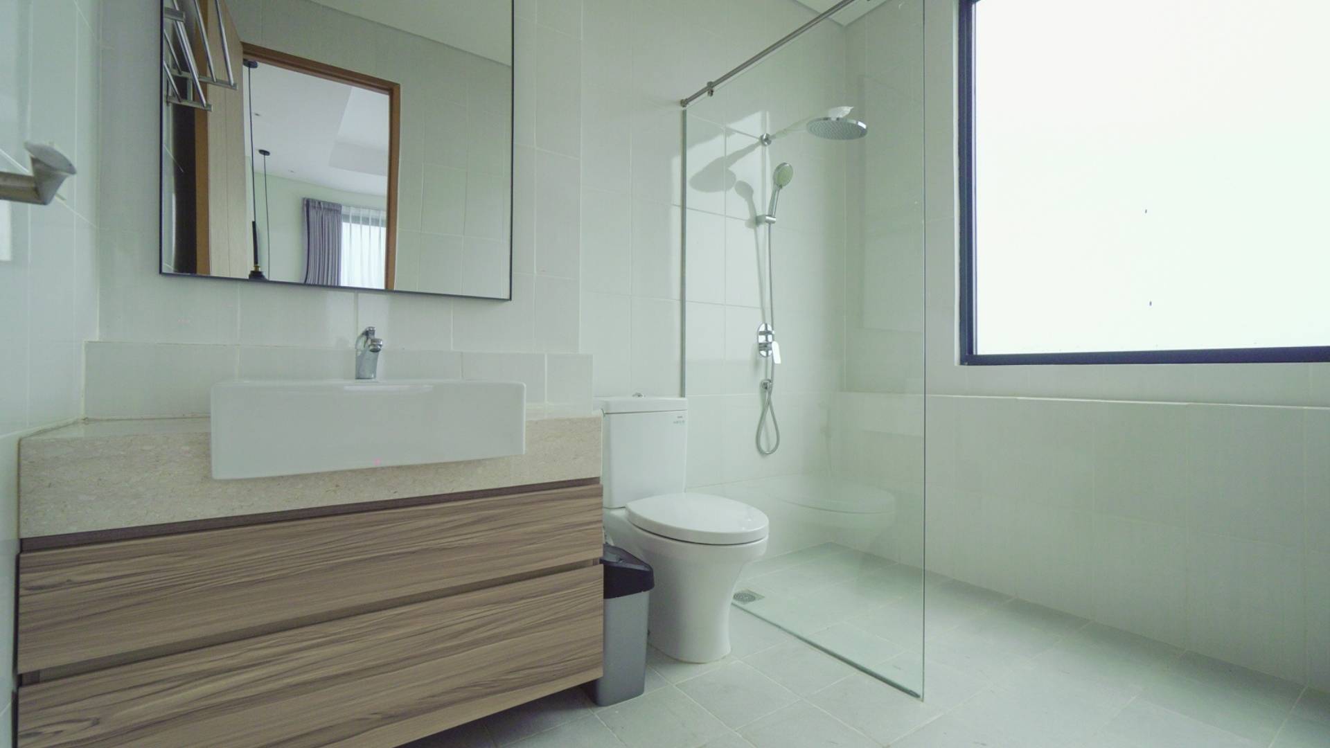 Samara Suites-2BR-Toilet