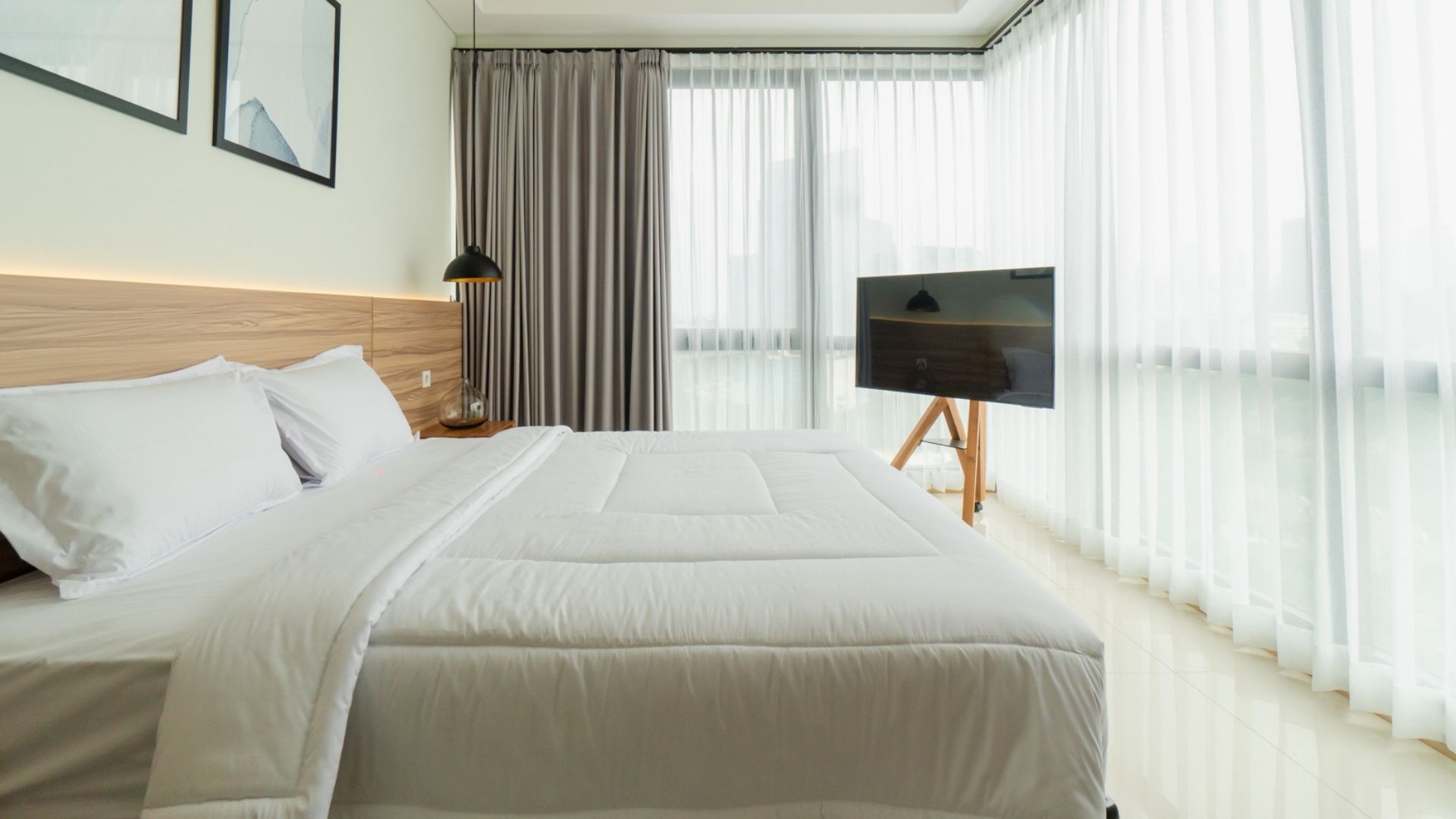 Samara Suites-3BR-Bedroom area tv led