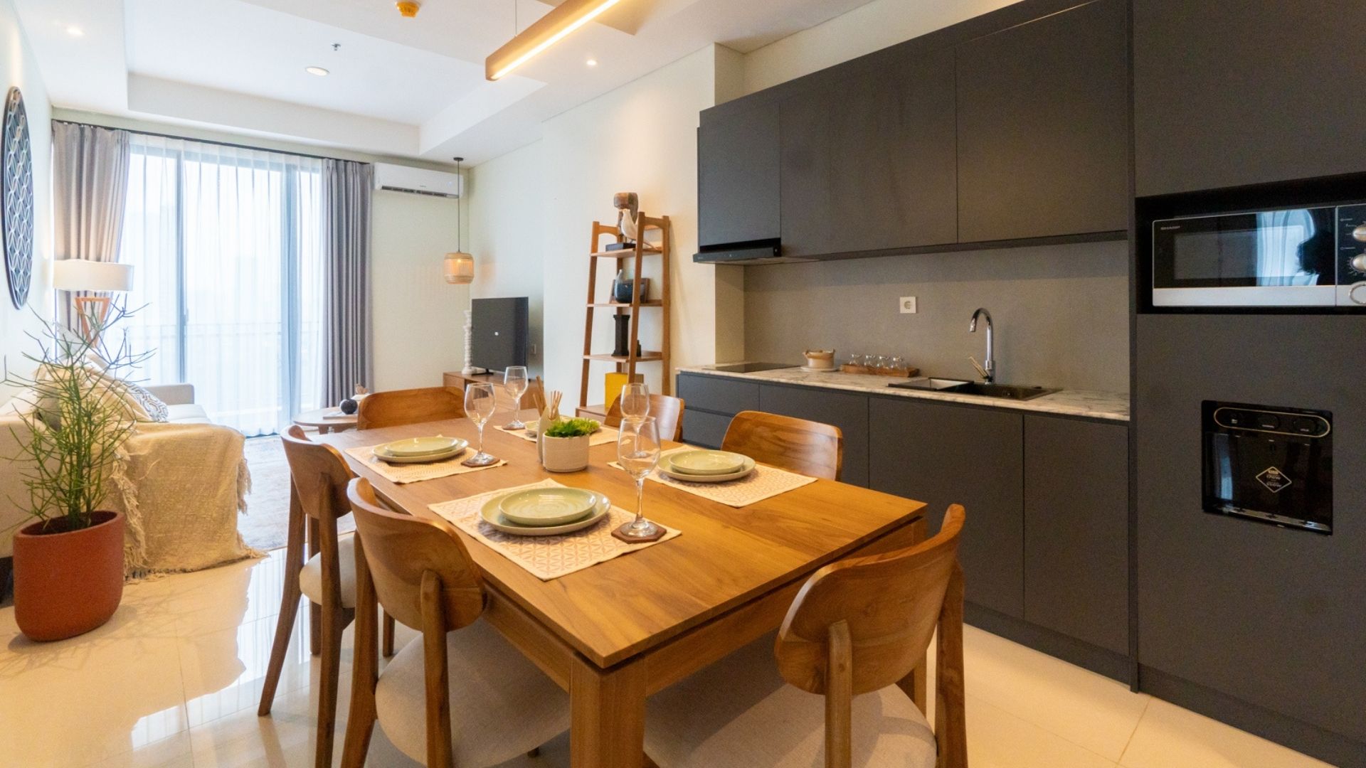 Samara Suites-3BR-Dining and kitchen