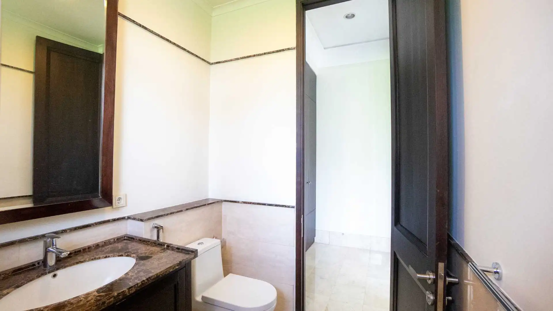 Atmaya Residence-6BR-Bathroom 2