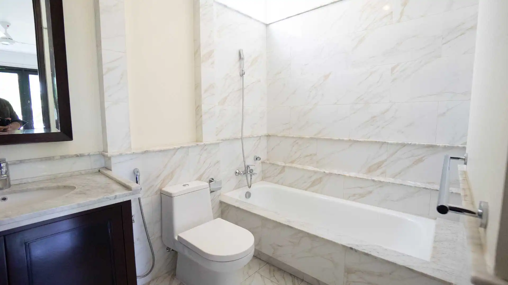 Atmaya Residence-6BR-Bathroom 3