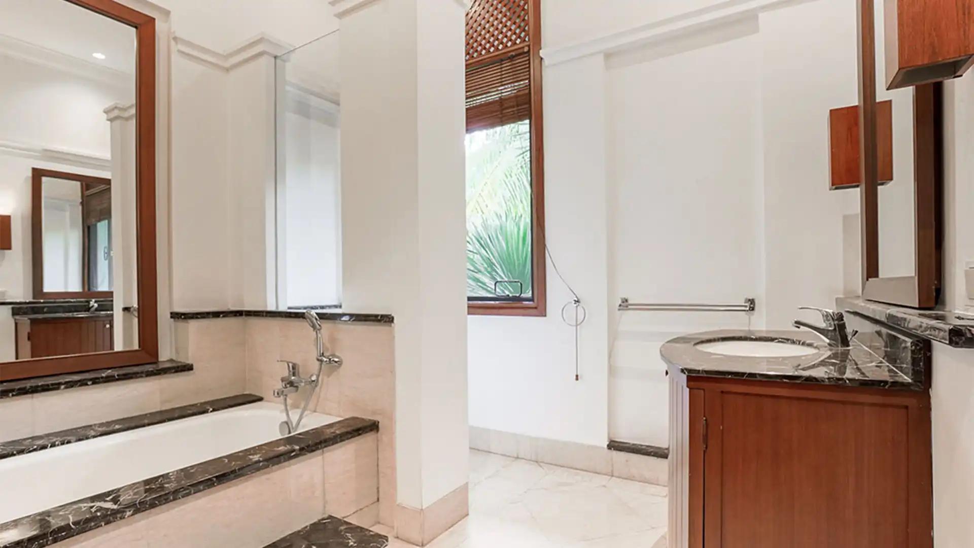 Atmaya residence Antasari-5BR-Bathroom 1