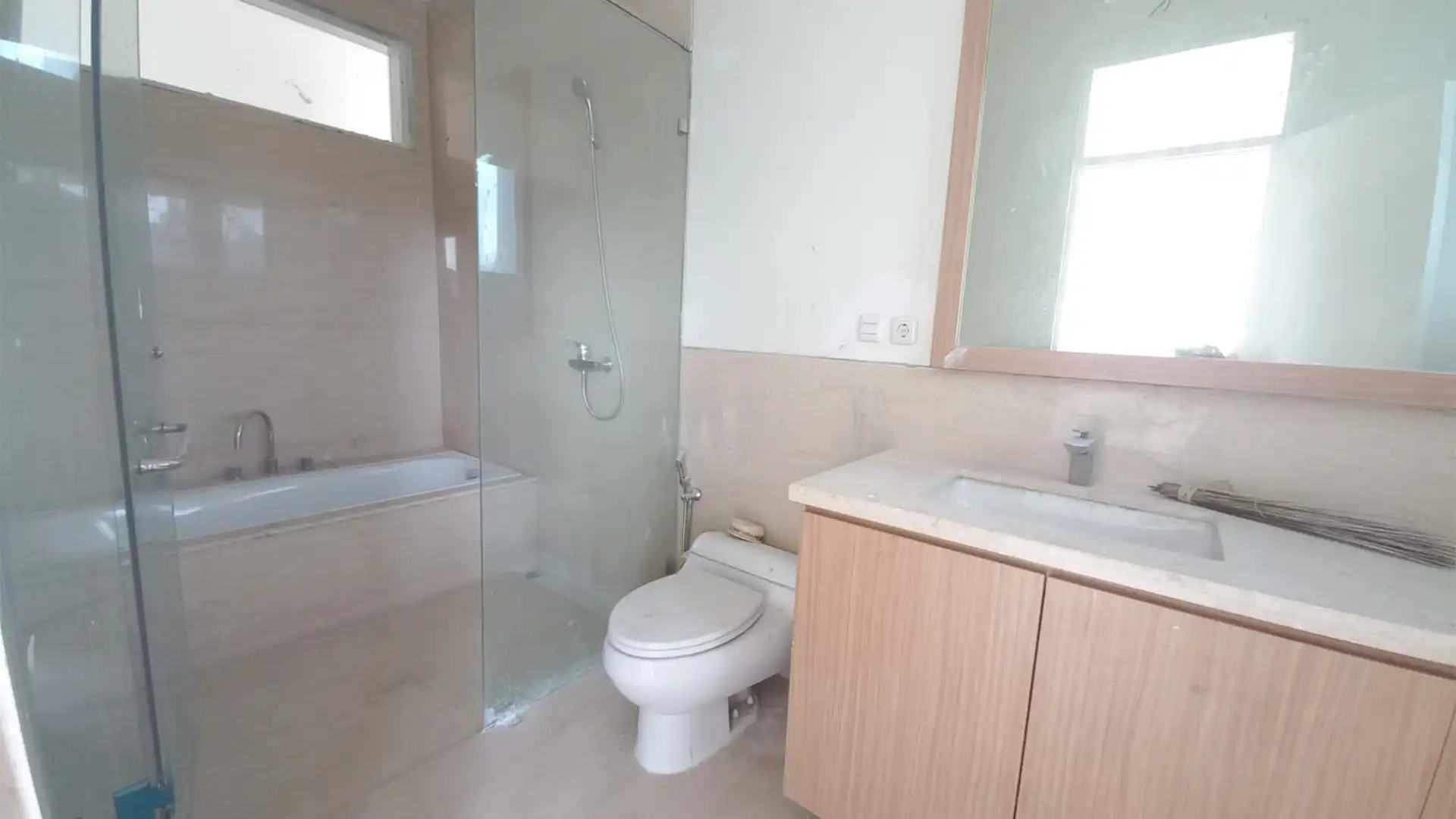 Executive Paradise-3BR-Bathroom