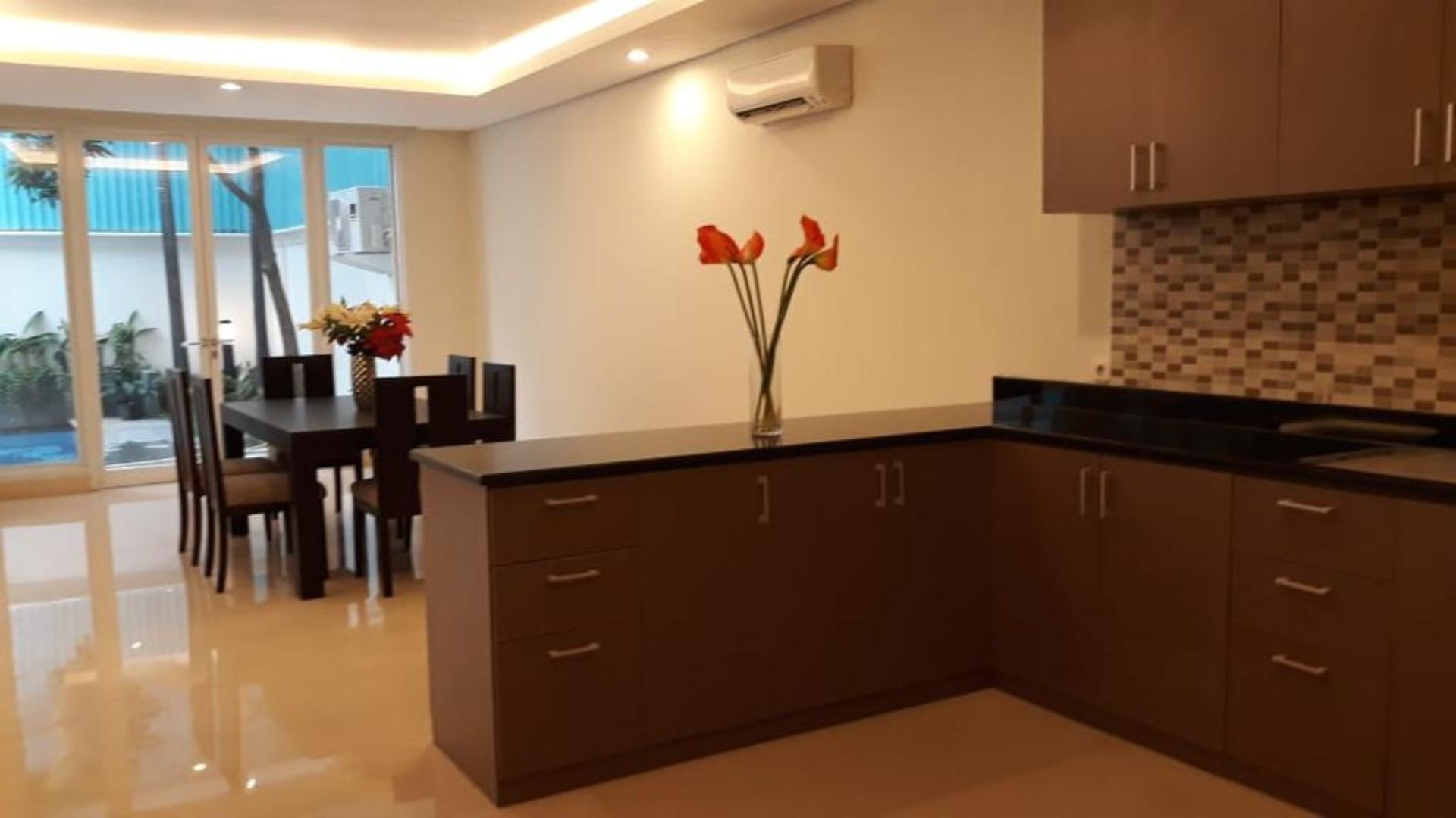 Executive Paradise-3BR- Dining Room (2)