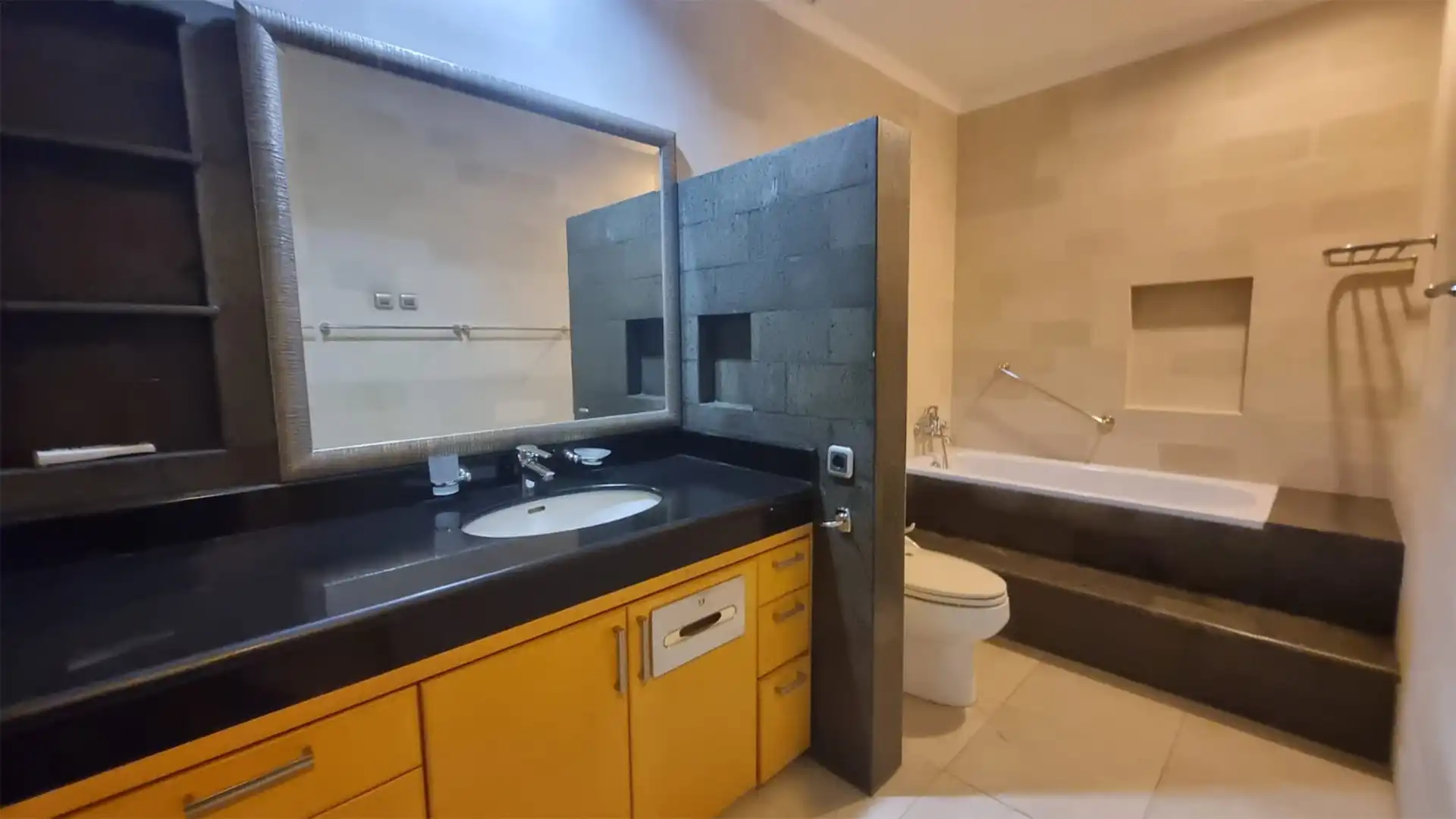 Executive Paradise-4BR-Bathroom 1