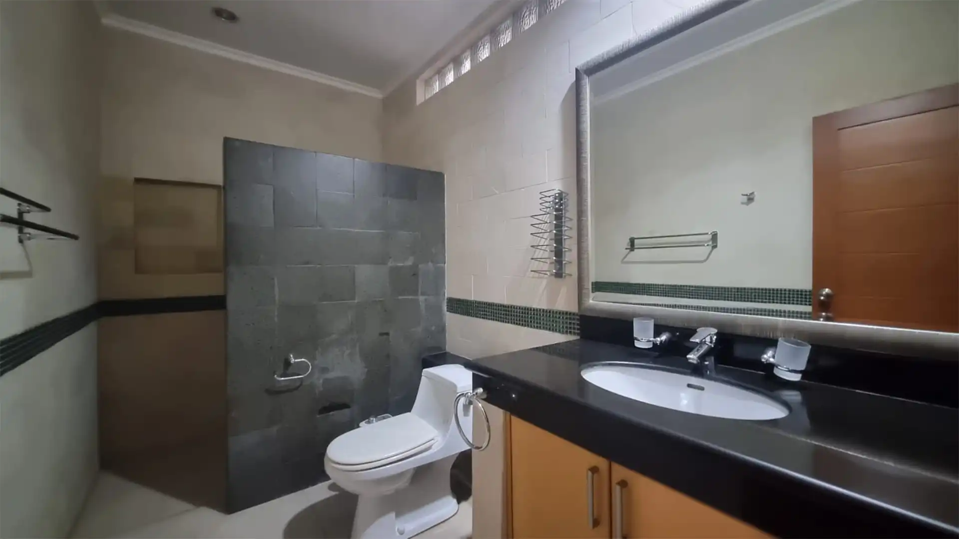 Executive Paradise-4BR-Bathroom
