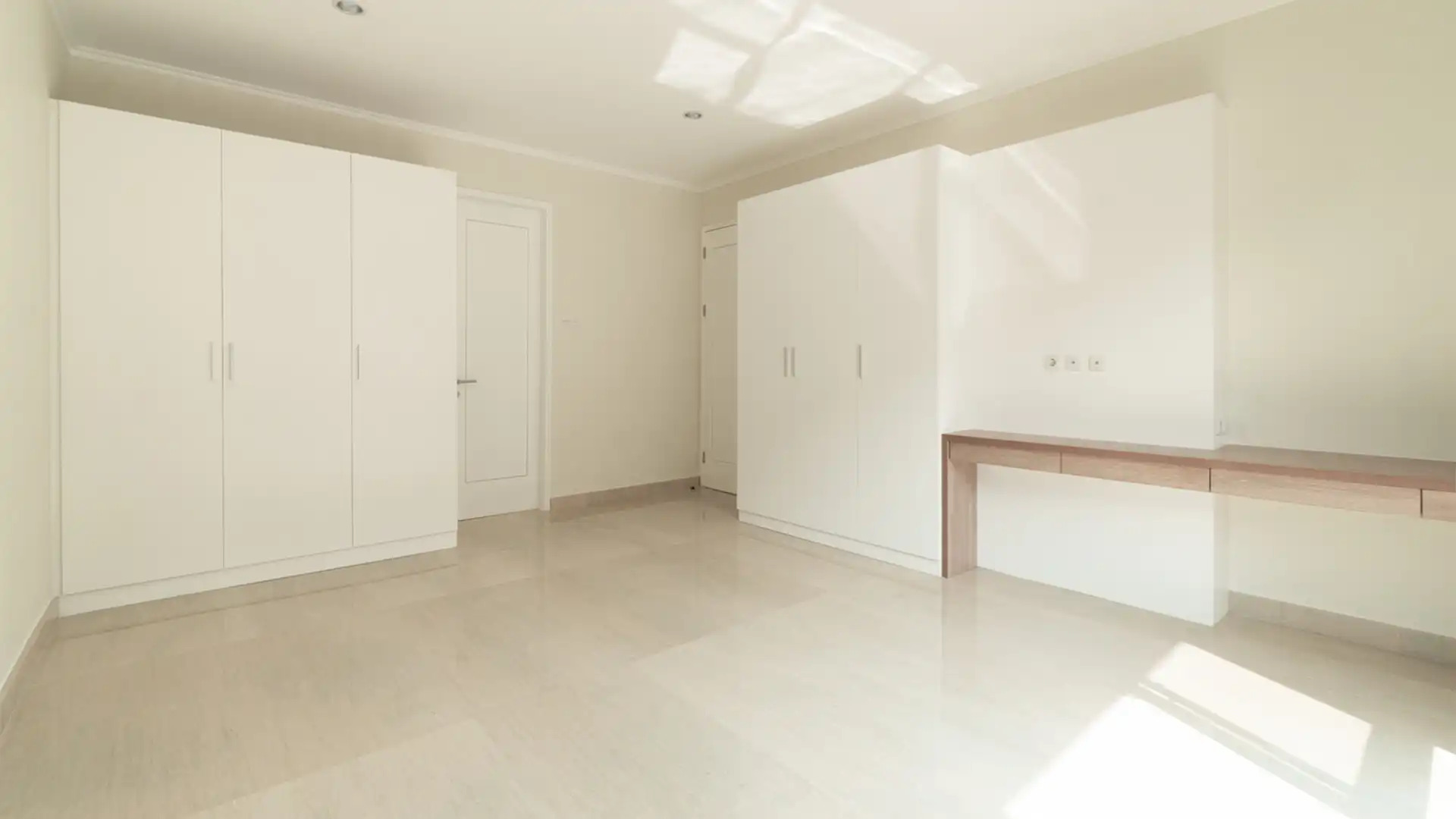 Executive Paradise-4BR- Bedroom with Cabinet Storage Executive Paradise-4BR- Bedroom with Cabinet Storage