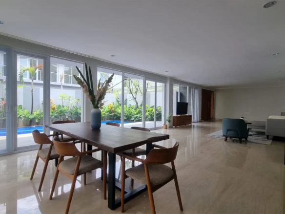 Executive Paradise-4BR-Dining Area with Living Area