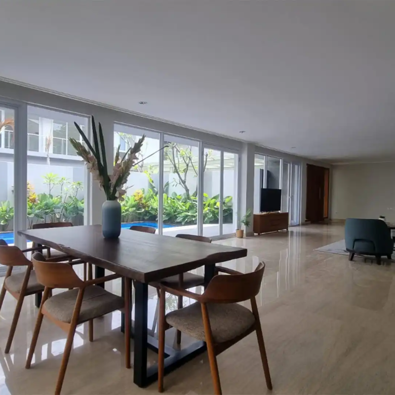 Executive Paradise-4BR-Dining Area with Living Area