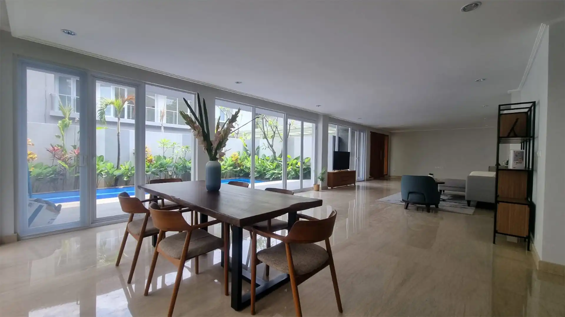 Executive Paradise-4BR-Dining Area with Living Area Executive Paradise-4BR-Dining Area with Living Area