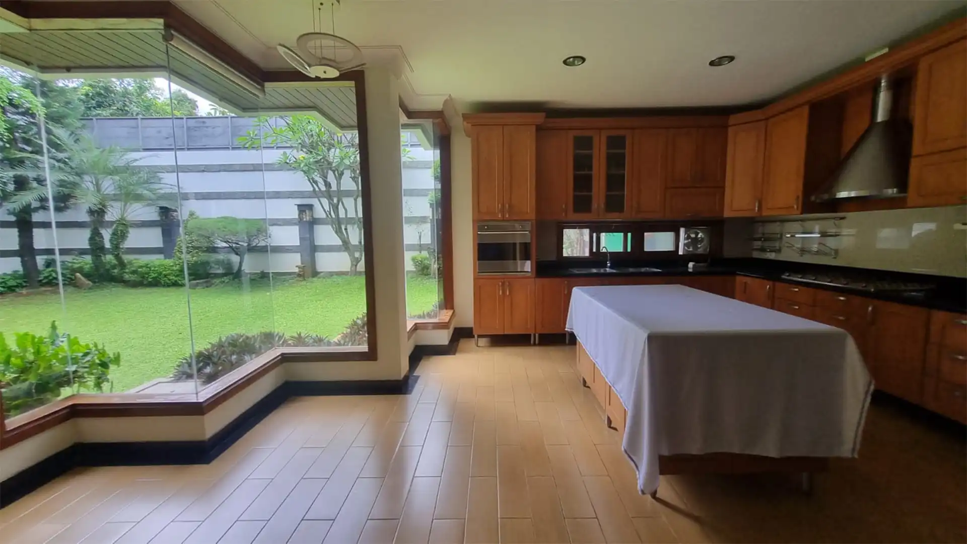 Executive Paradise-4BR-Kitchen