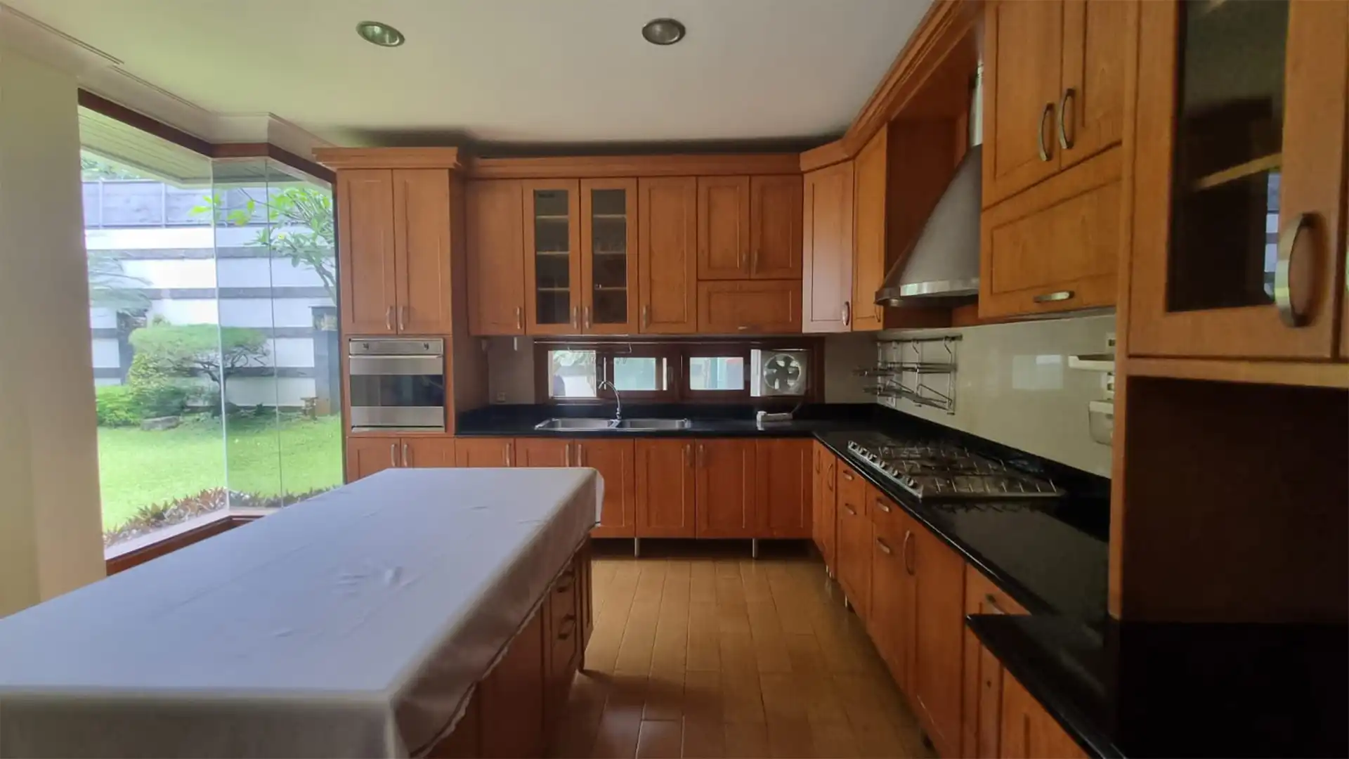 Executive Paradise-4BR-Kitchen