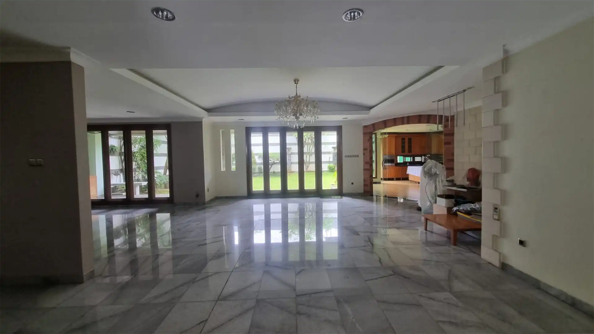 Executive Paradise-4BR-LIVING ROOM 2