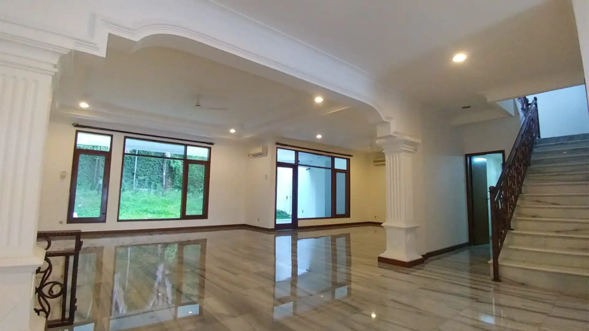 Executive Paradise-4BR-Living Room 1