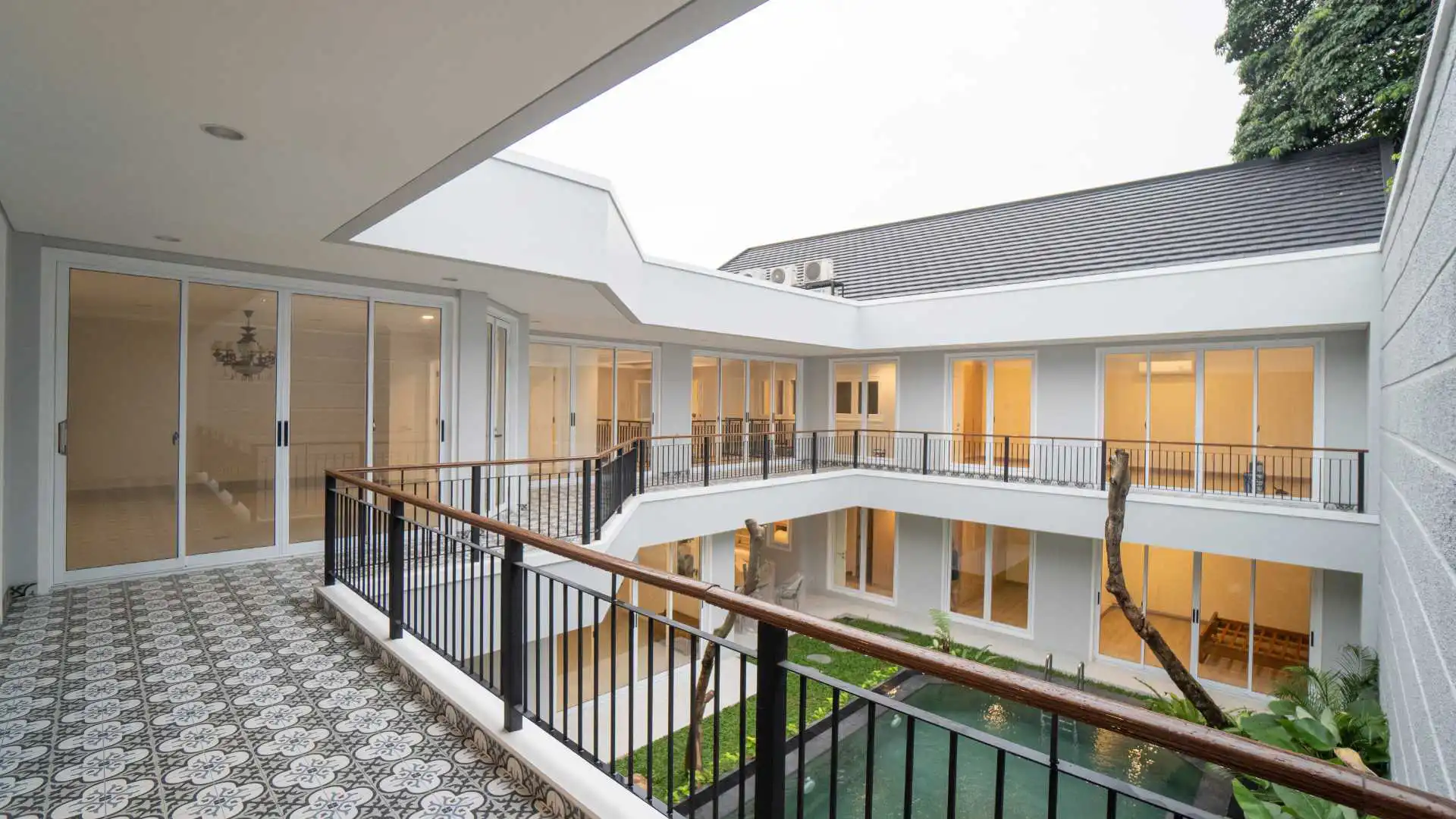 Executive Paradise-5BR-Balcony Executive Paradise-5BR-Balcony