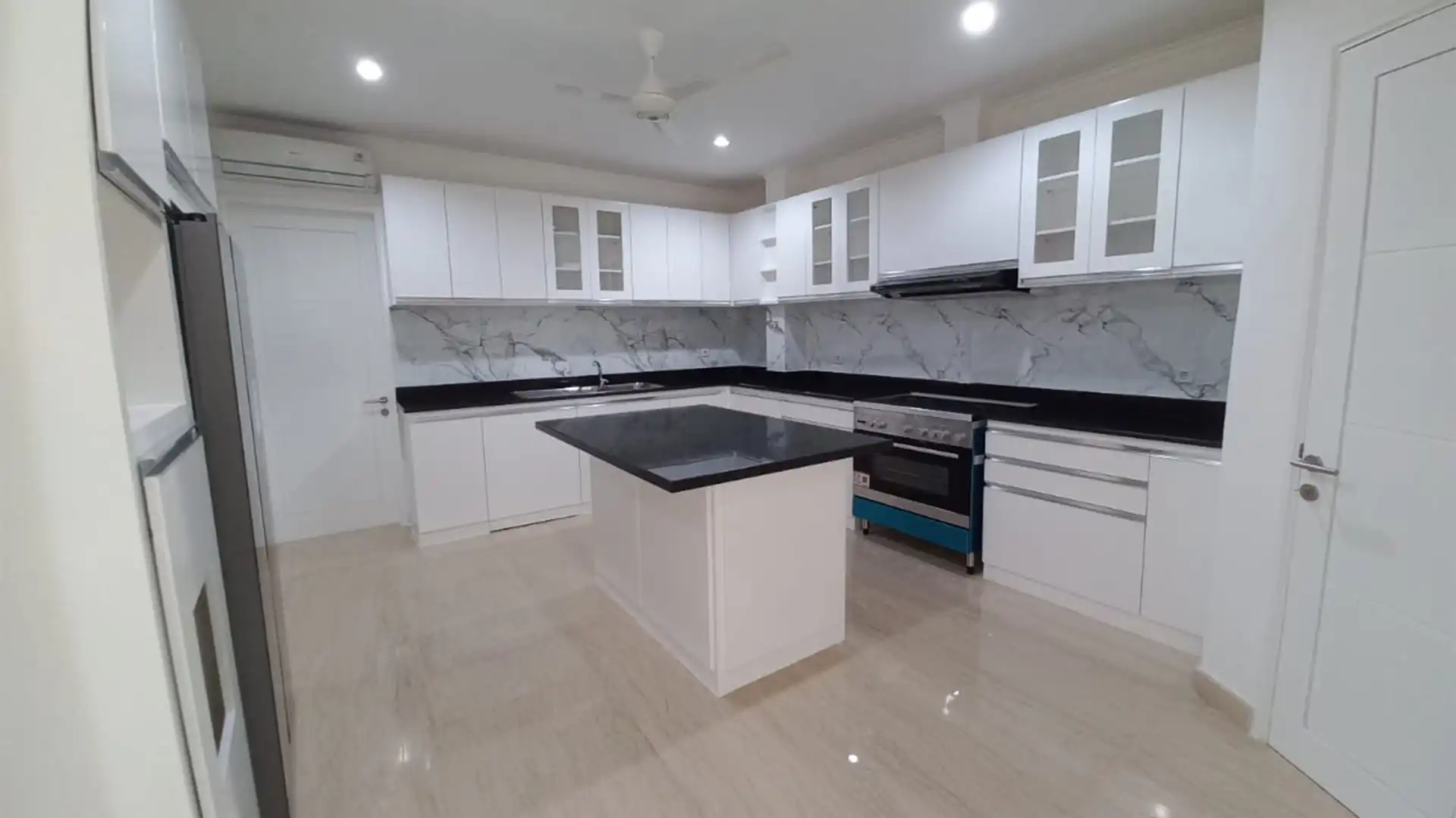 Executive Paradise-5BR-Kitchen Executive Paradise-5BR-Kitchen