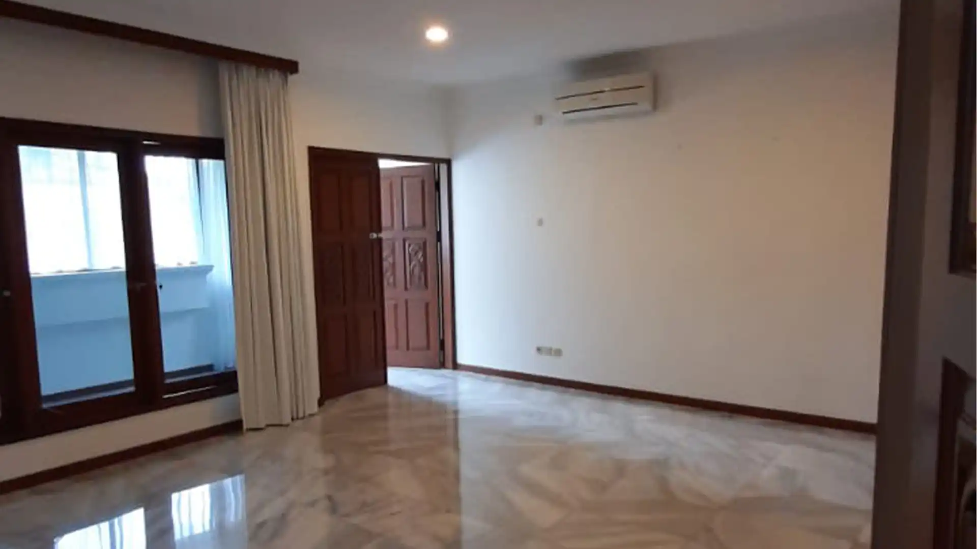 Executive Paradise-5BR-Living Room