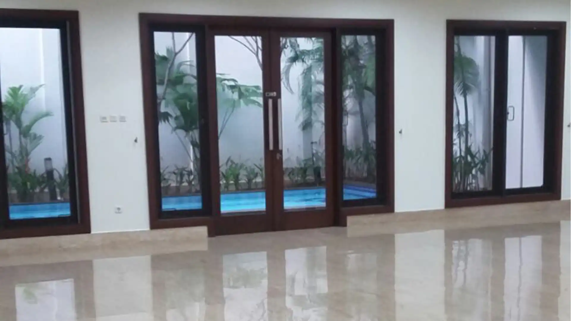 Executive Paradise–Living Room