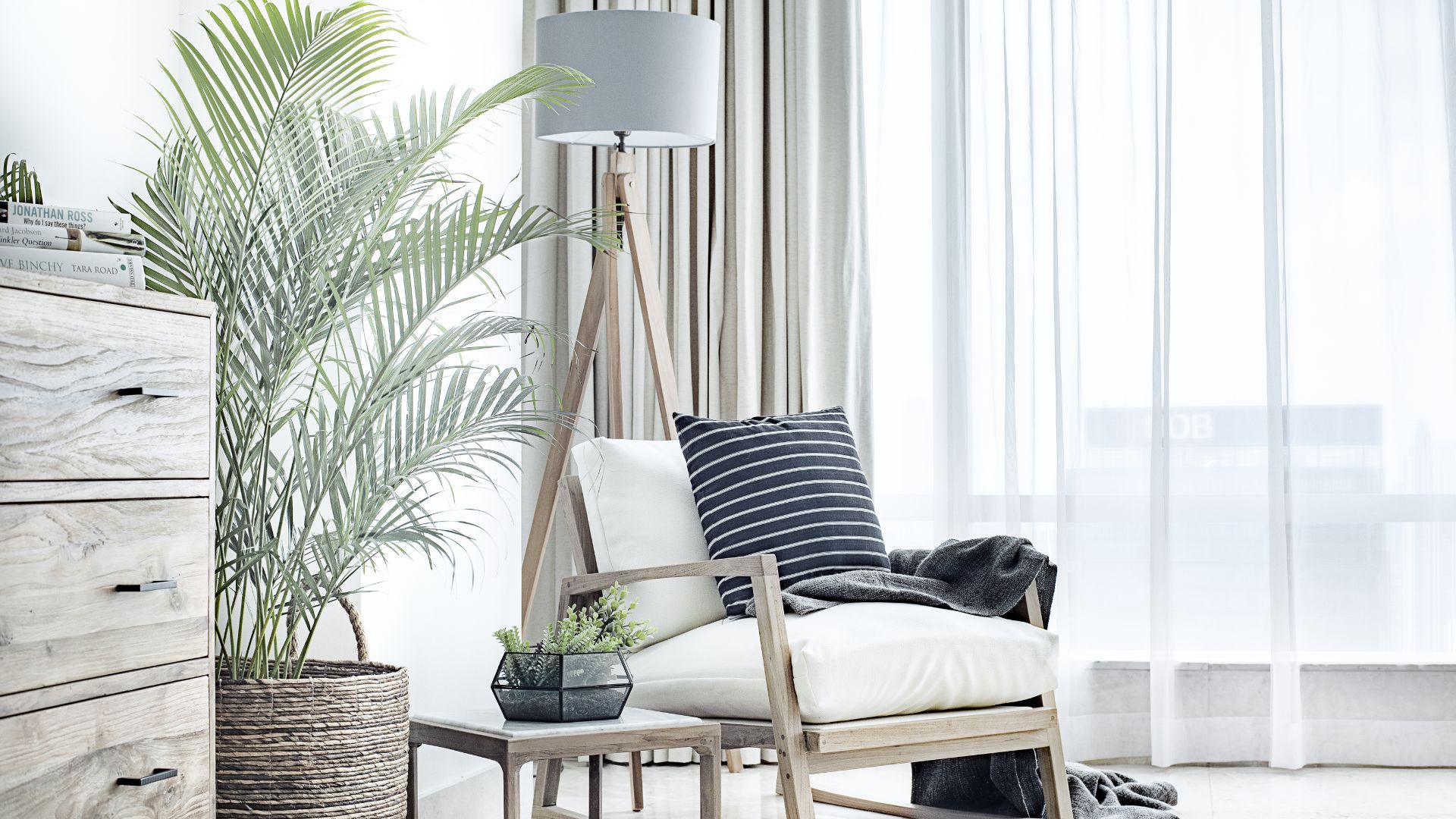 Kempinski – 46B – Cozy Area with CBD View