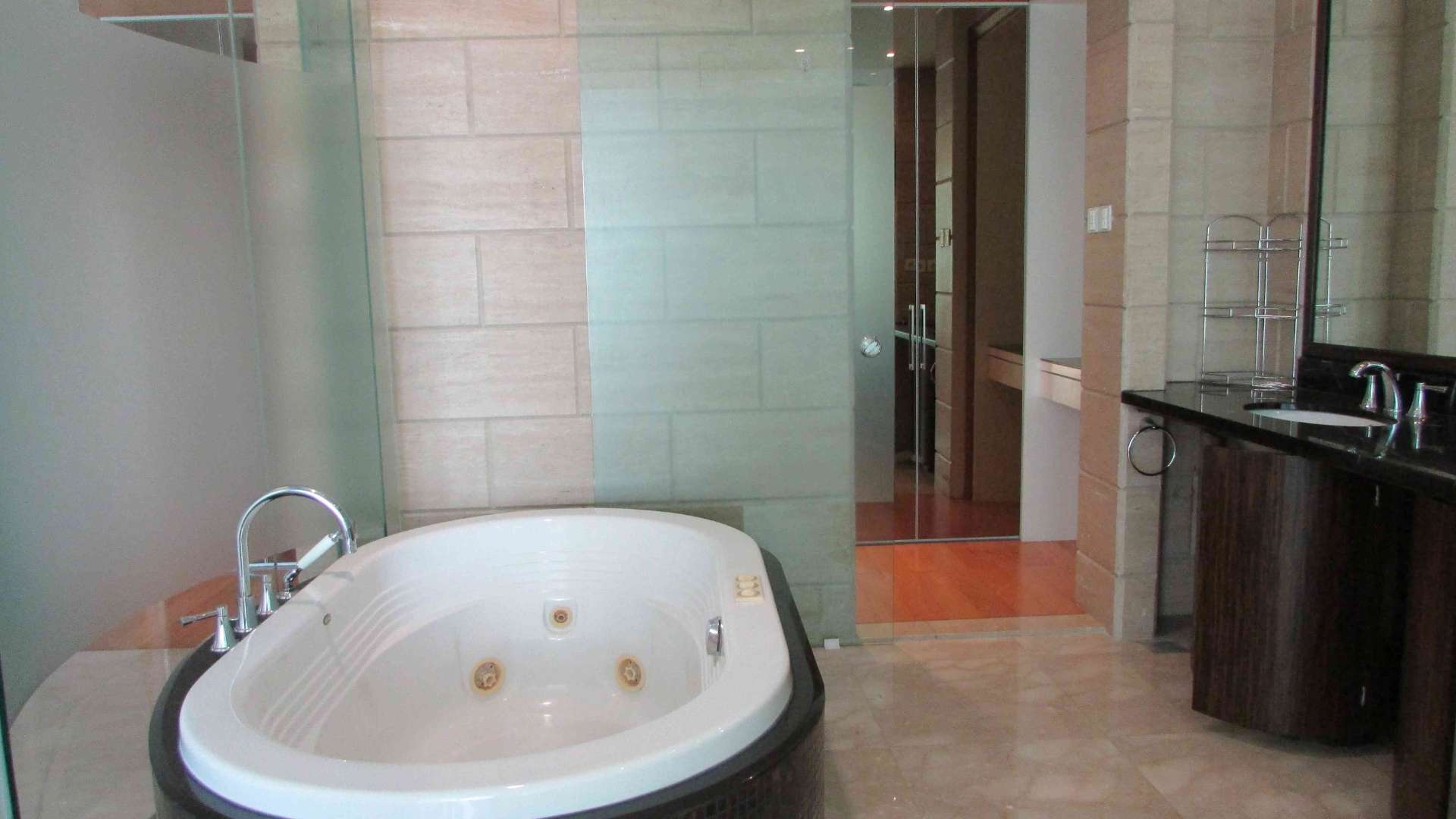 Kempinski Private Residence-3BR-Bathroom 1