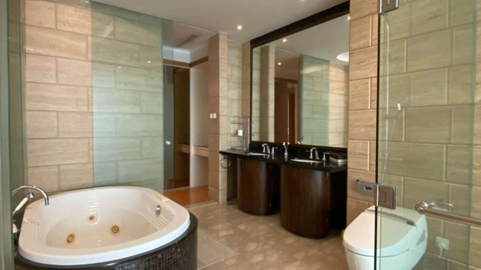 Kempinski Private Residence-3BR-Bathroom 2