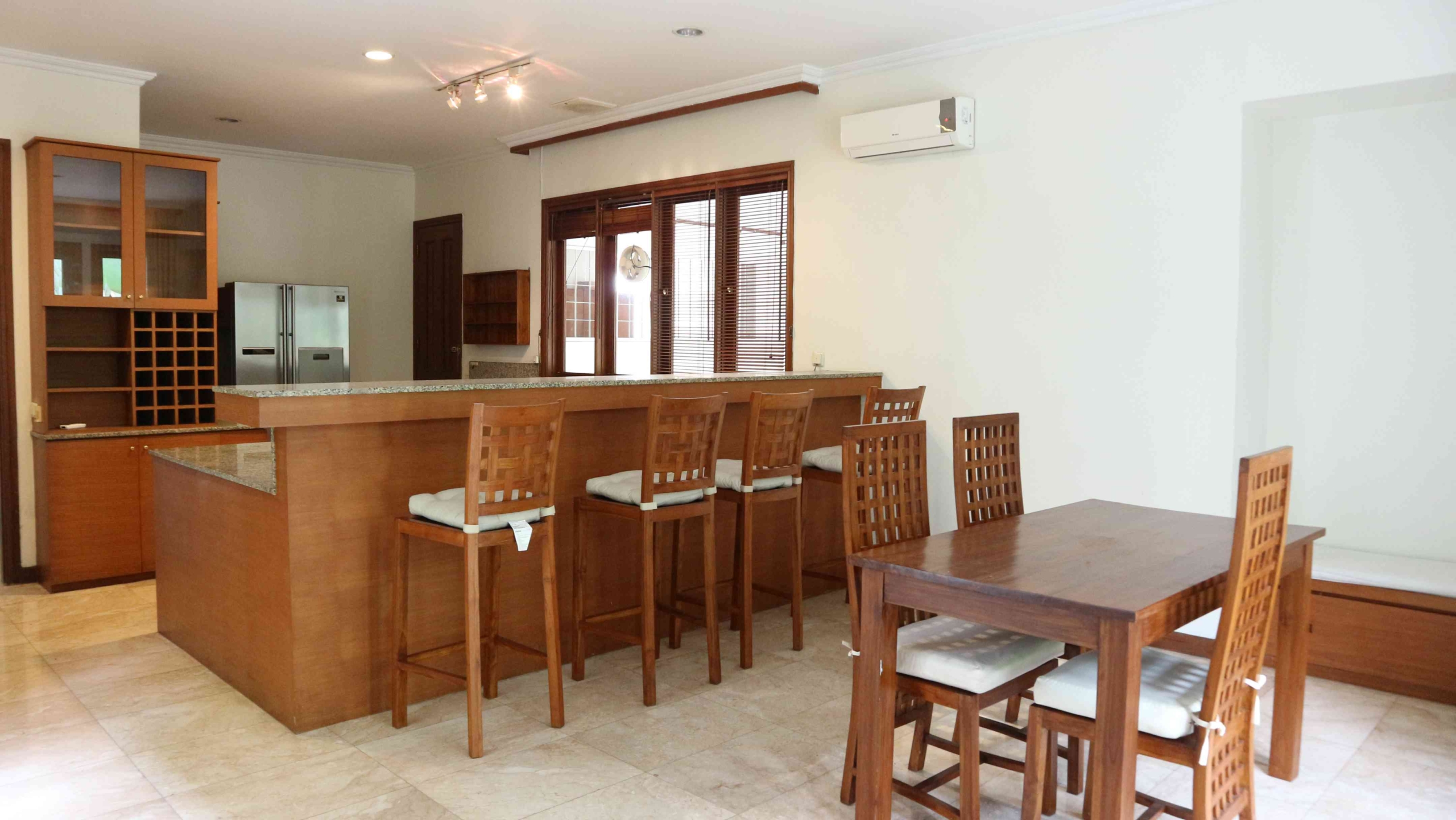 PALM MANSION – 5BR – Kitchen and Dining