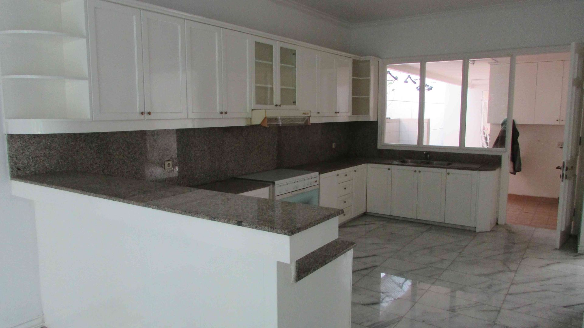 PALM MANSION – 5BR – Kitchen1